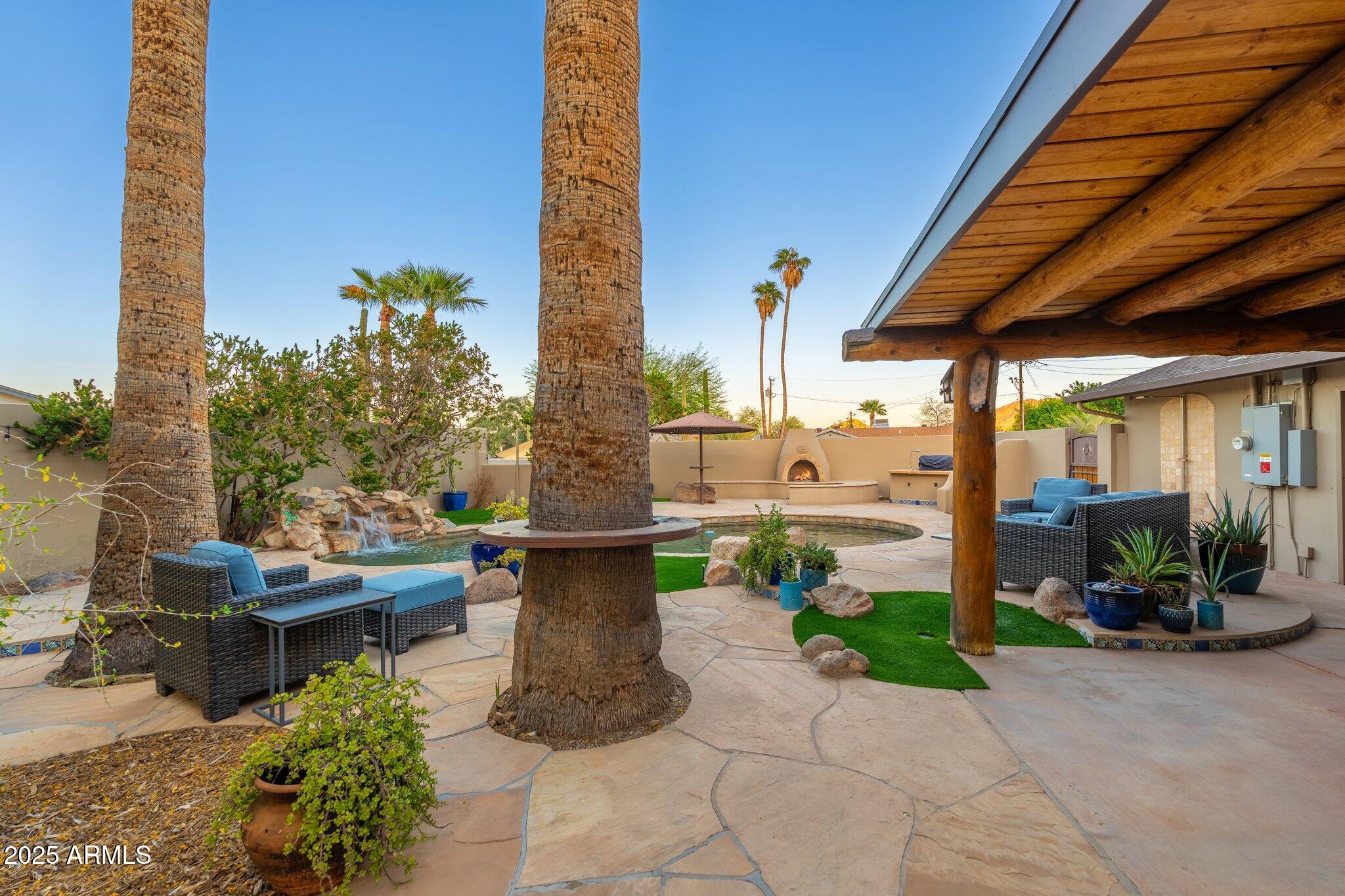 2712 E MOUNTAIN VIEW Road