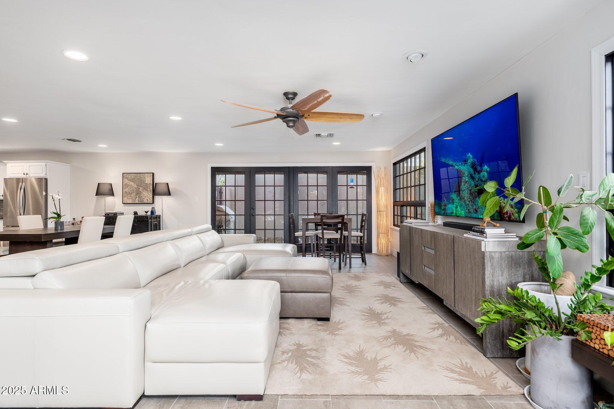 2712 E MOUNTAIN VIEW Road