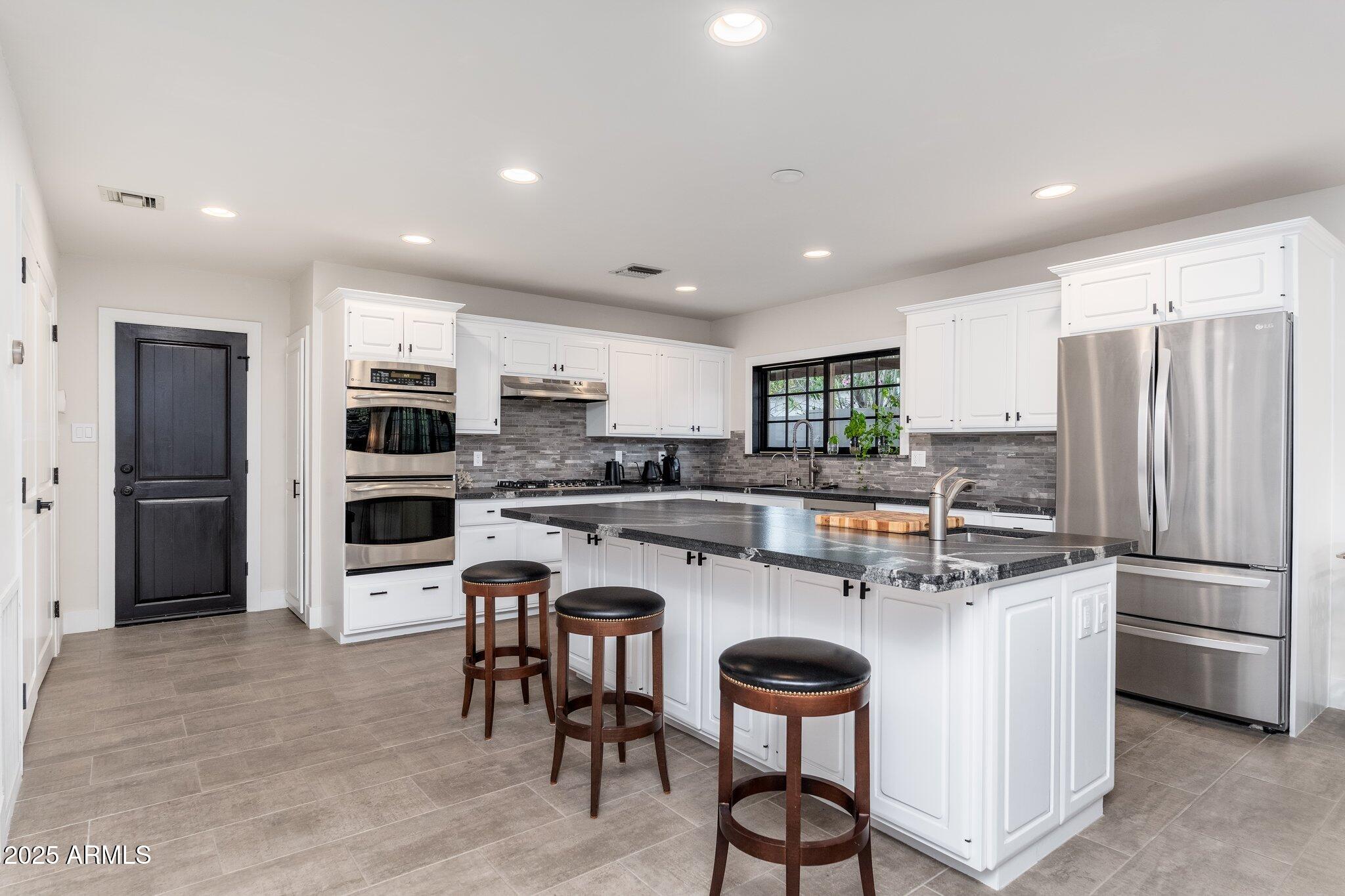 2712 E MOUNTAIN VIEW Road