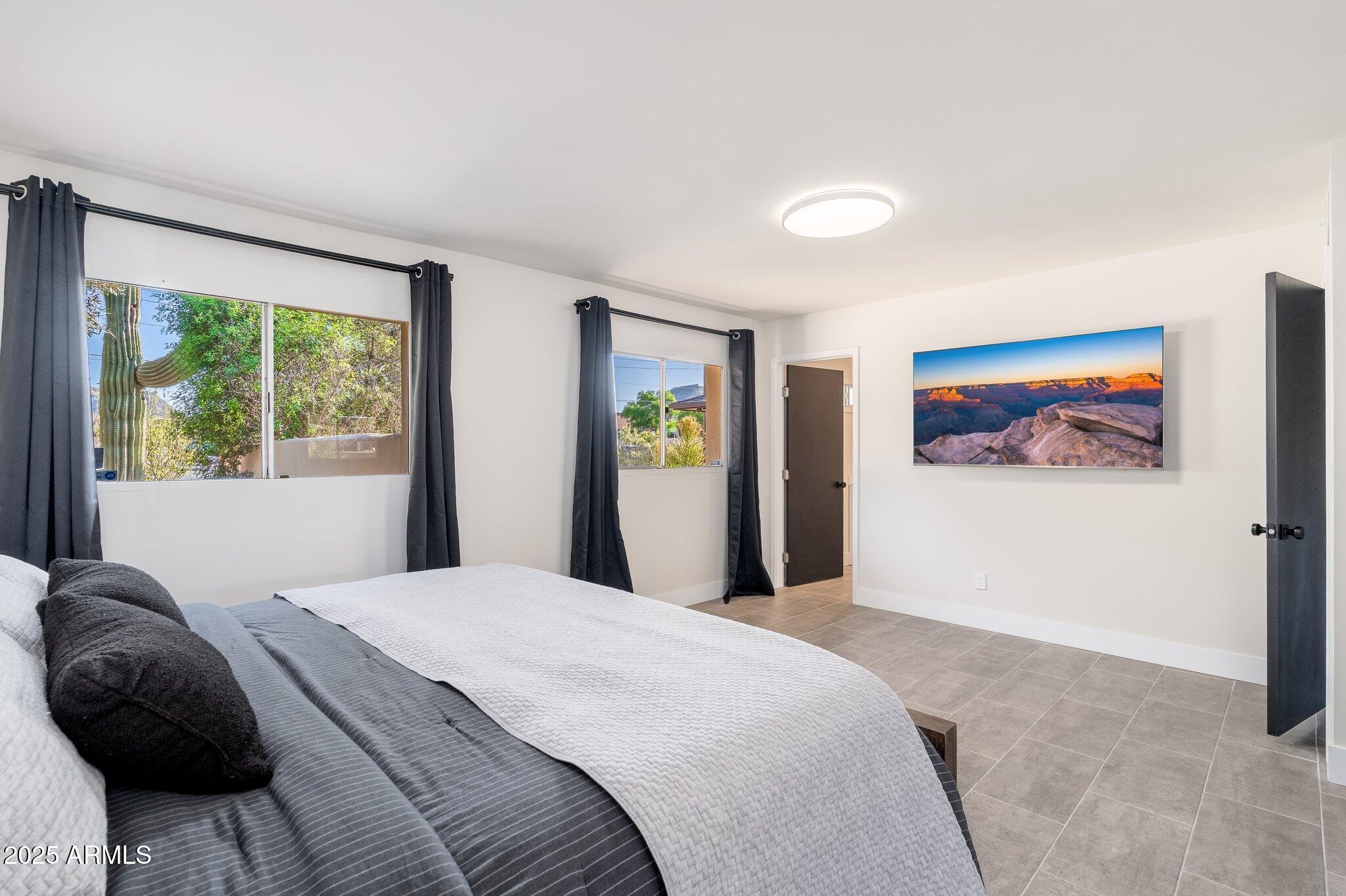 2712 E MOUNTAIN VIEW Road