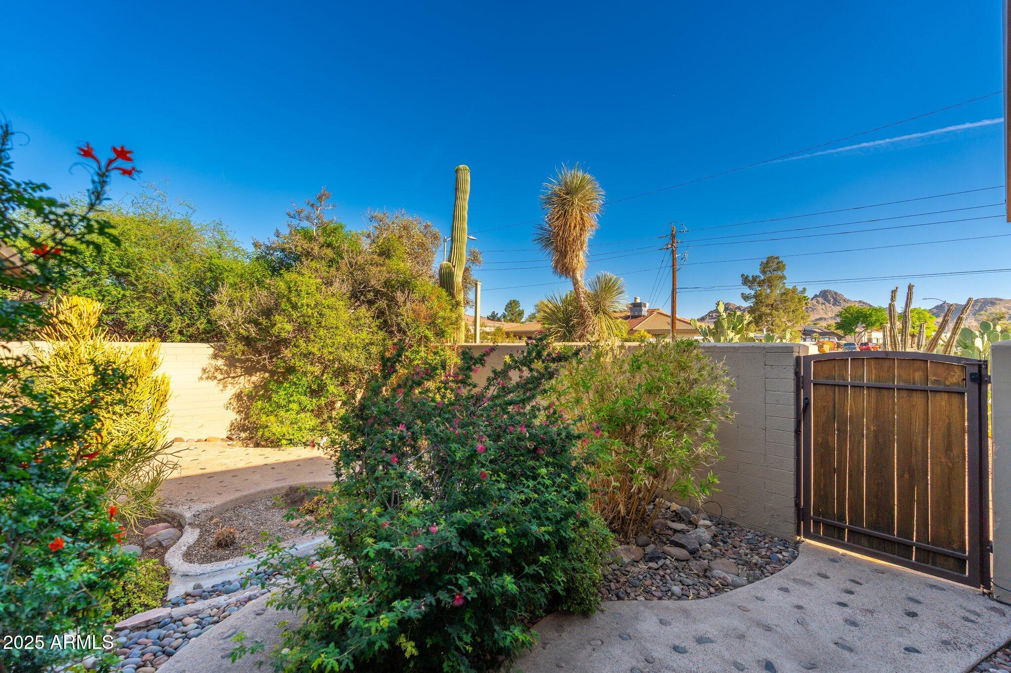 2712 E MOUNTAIN VIEW Road