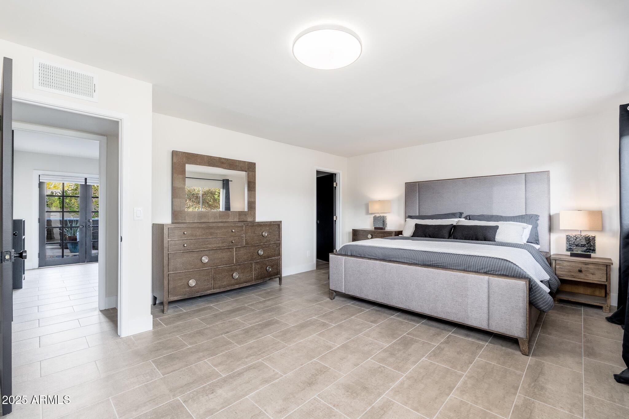 2712 E MOUNTAIN VIEW Road