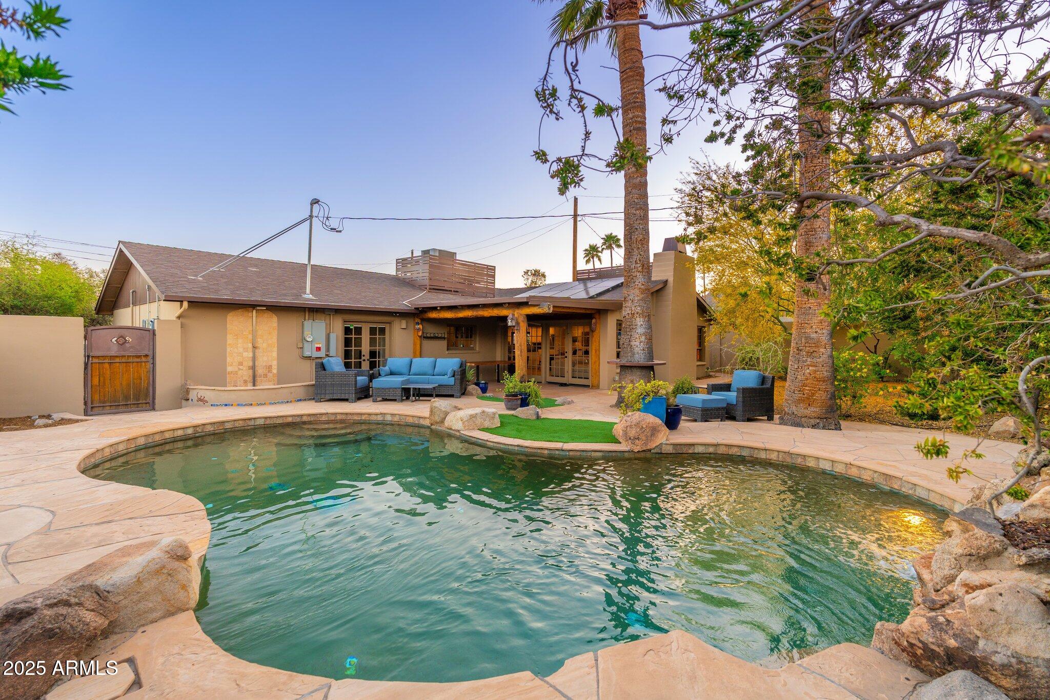 2712 E MOUNTAIN VIEW Road