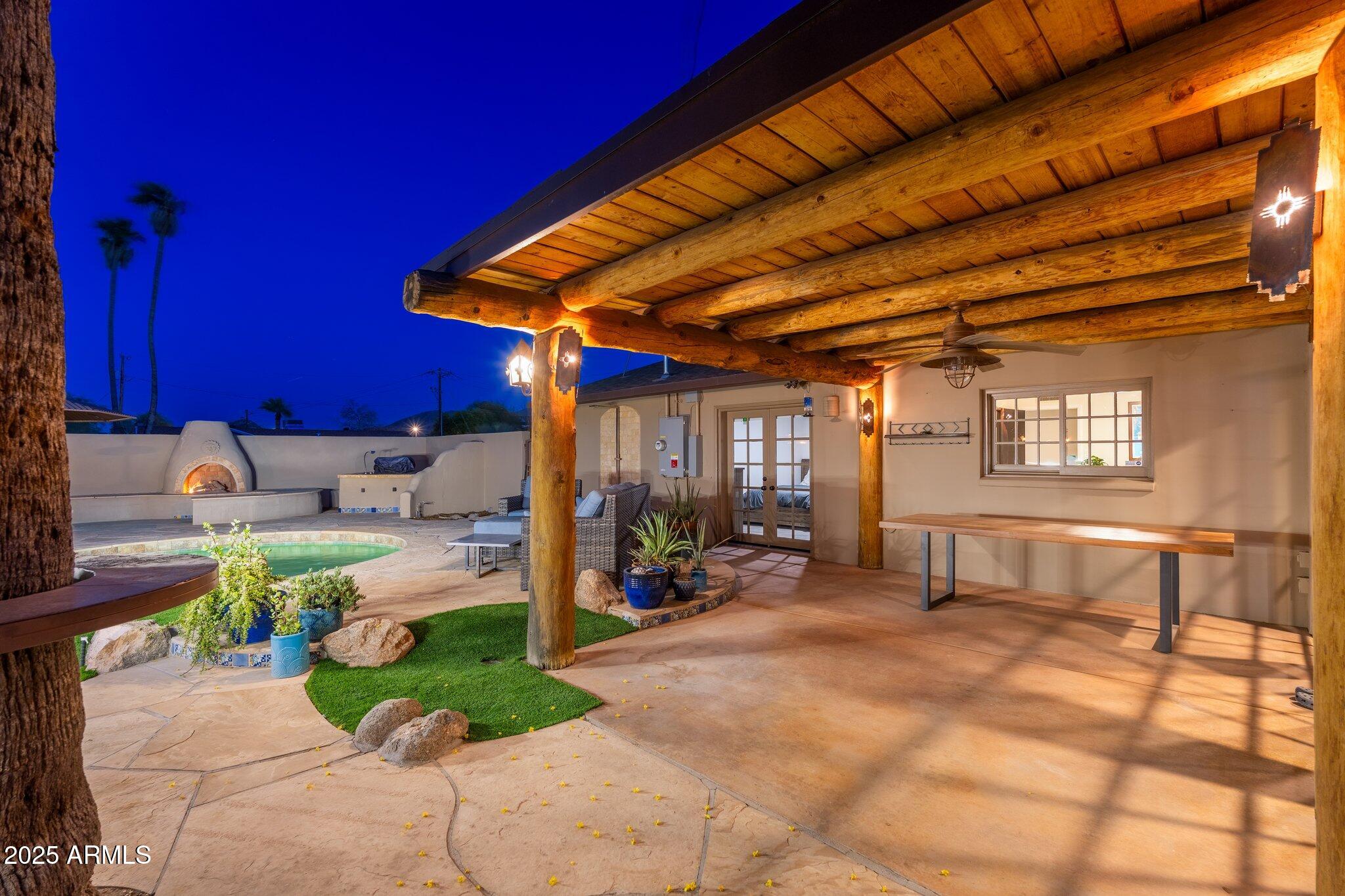 2712 E MOUNTAIN VIEW Road