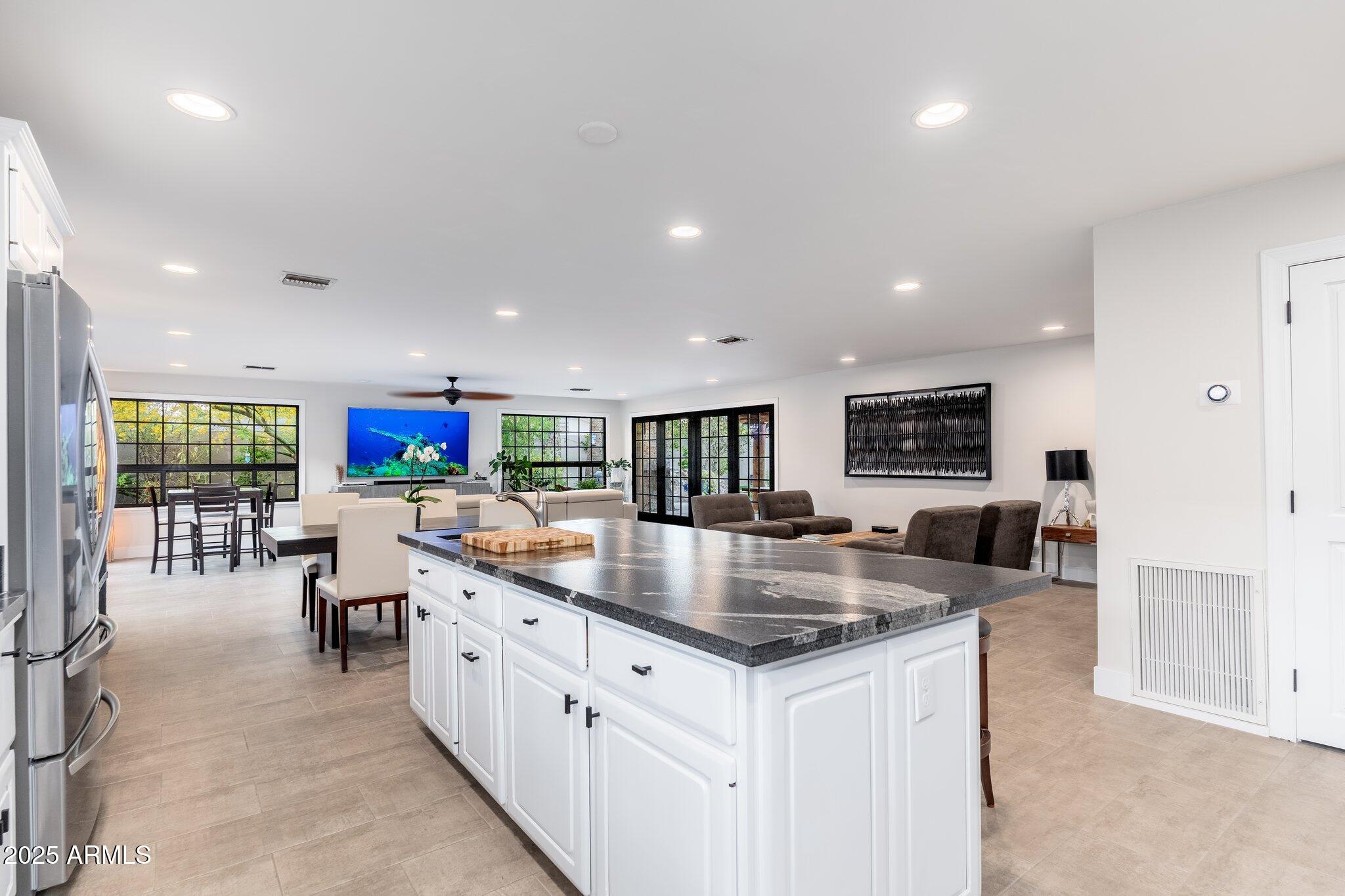 2712 E MOUNTAIN VIEW Road