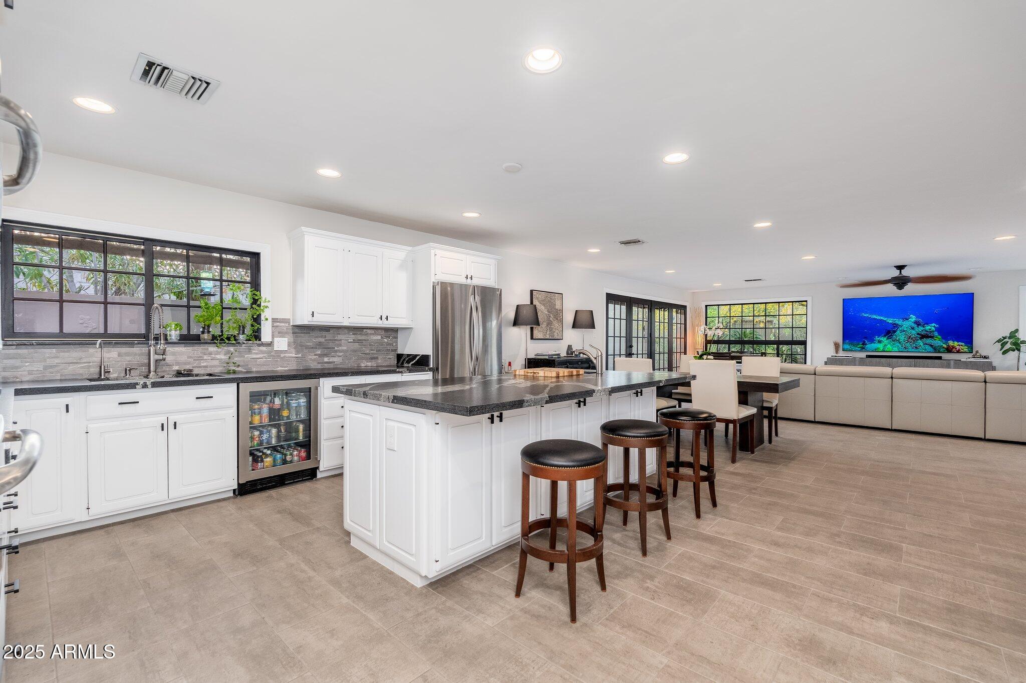 2712 E MOUNTAIN VIEW Road