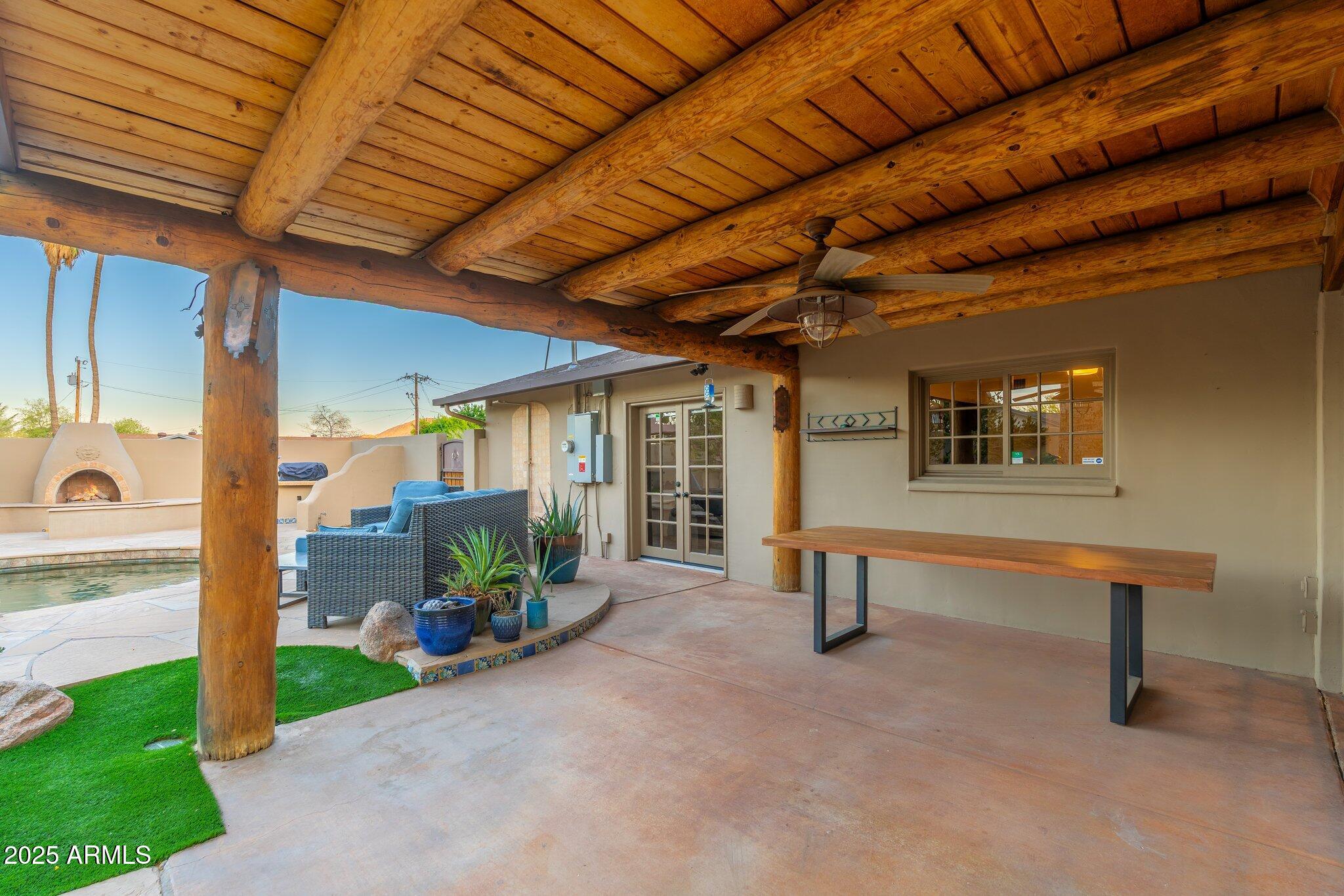 2712 E MOUNTAIN VIEW Road