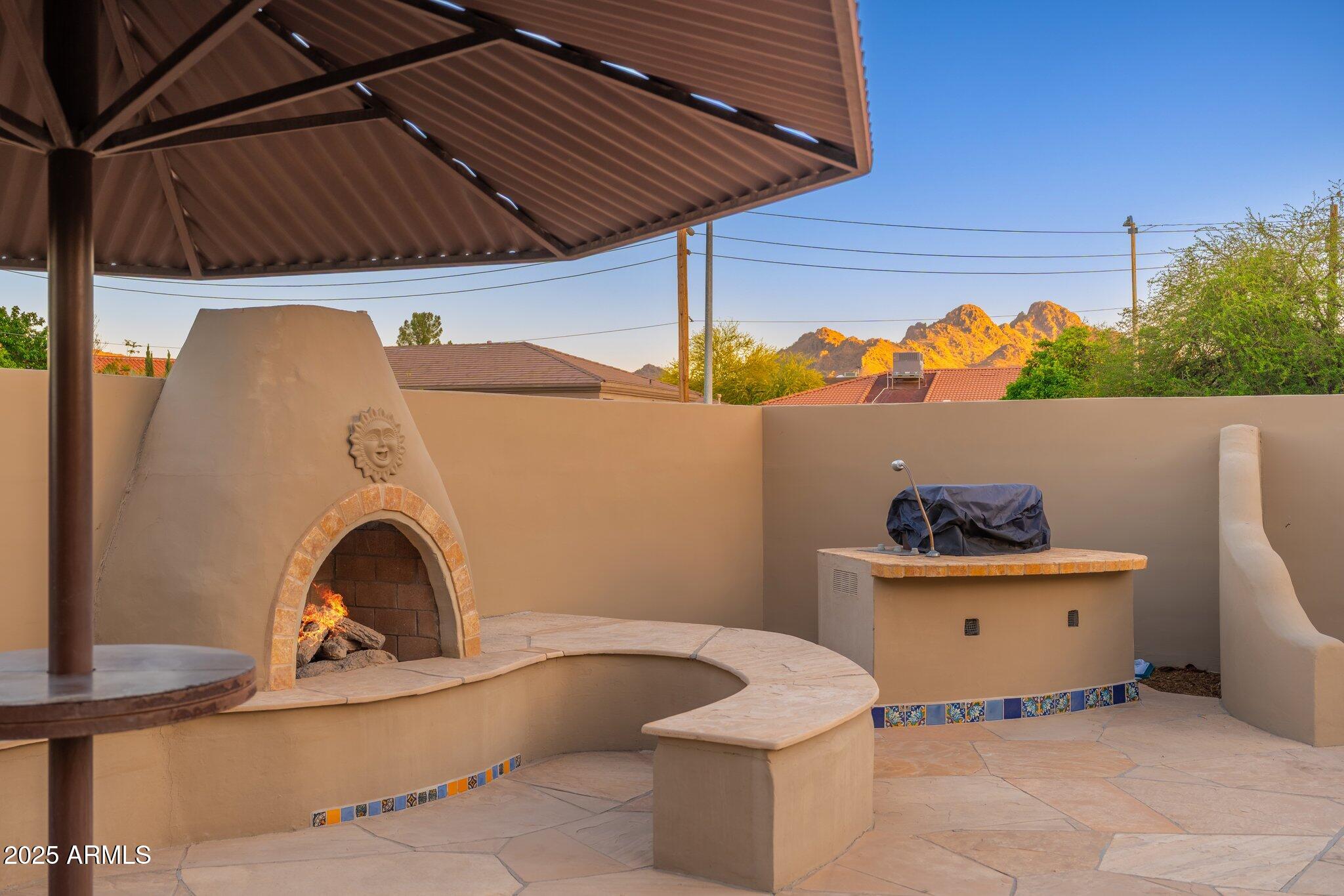 2712 E MOUNTAIN VIEW Road