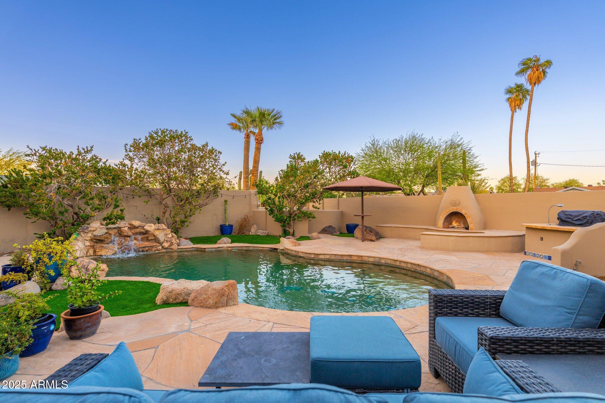 2712 E MOUNTAIN VIEW Road