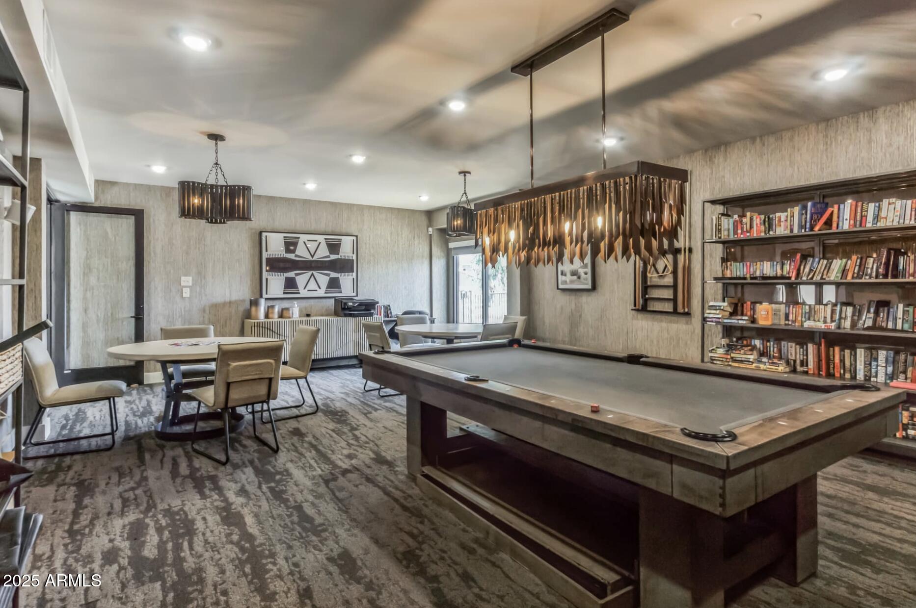 2727 E UNIVERSITY Drive, 99