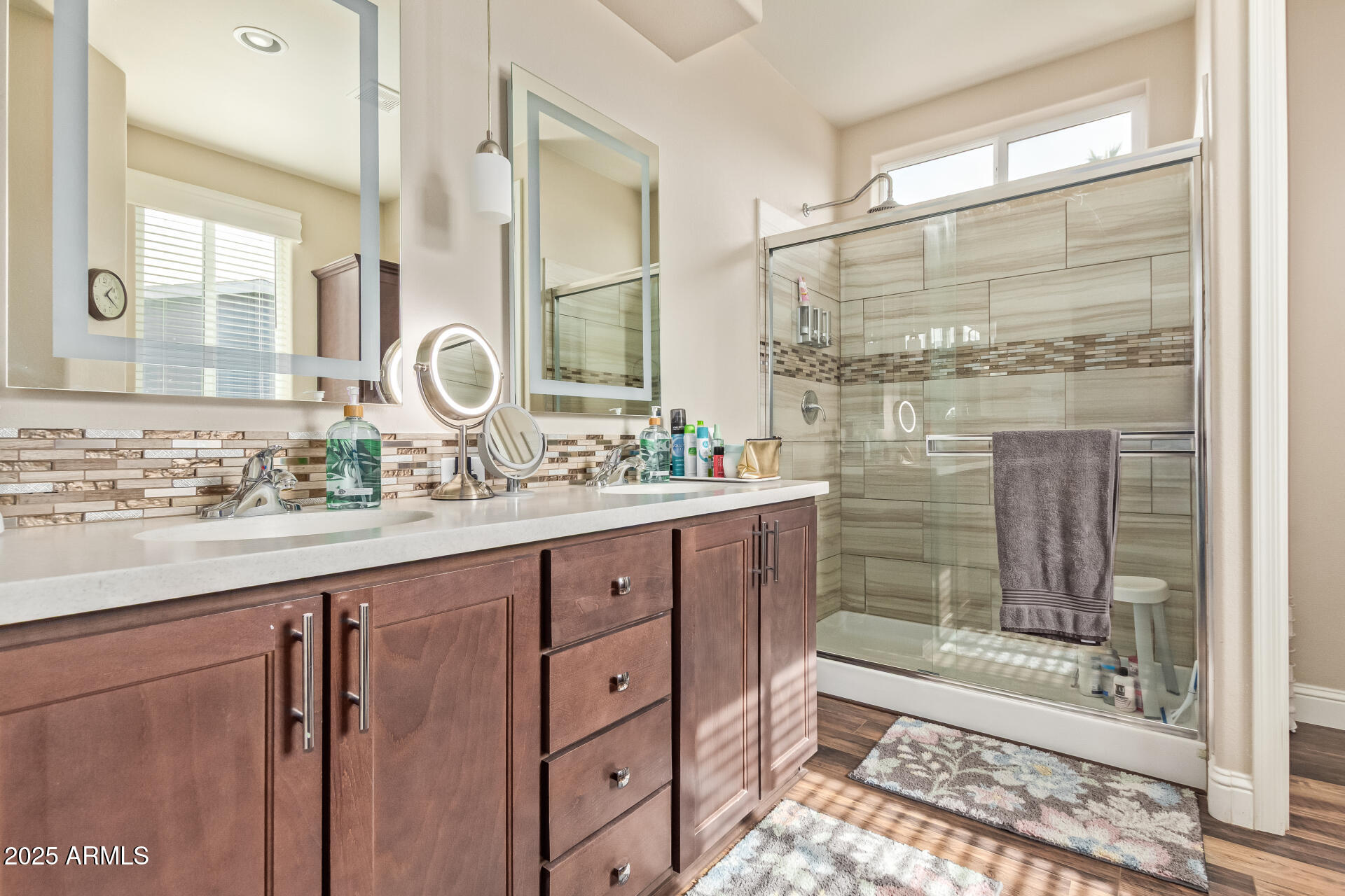 2727 E UNIVERSITY Drive, 99