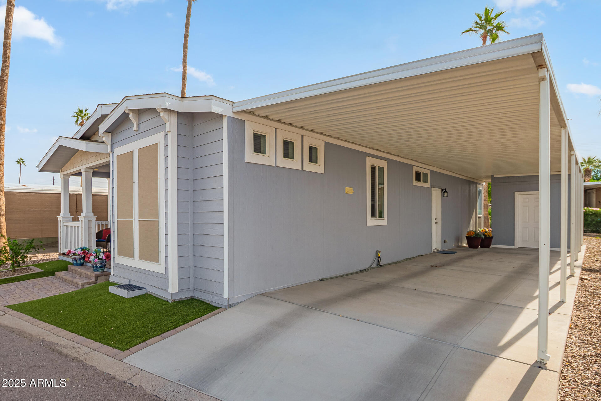 2727 E UNIVERSITY Drive, 99