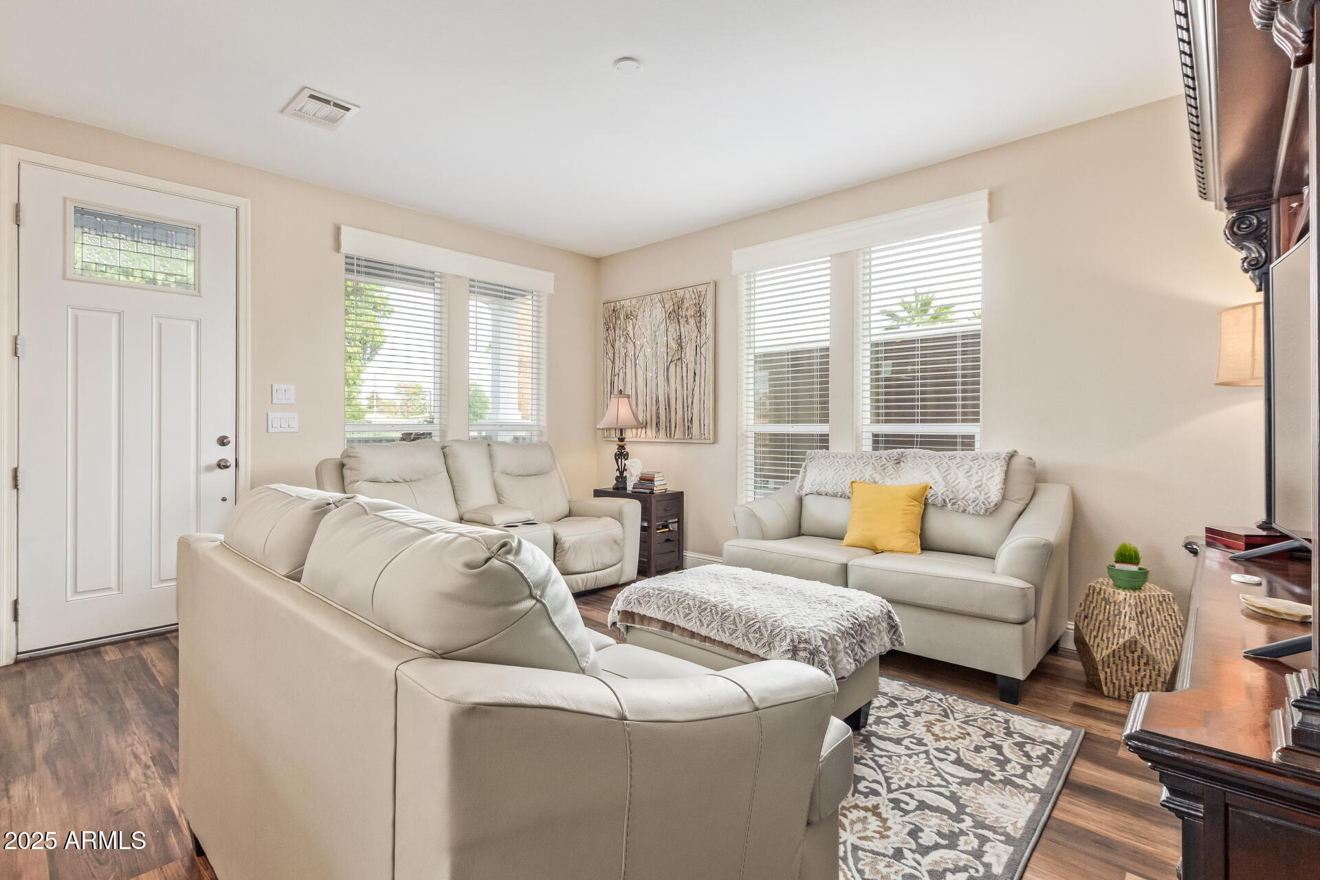 2727 E UNIVERSITY Drive, 99