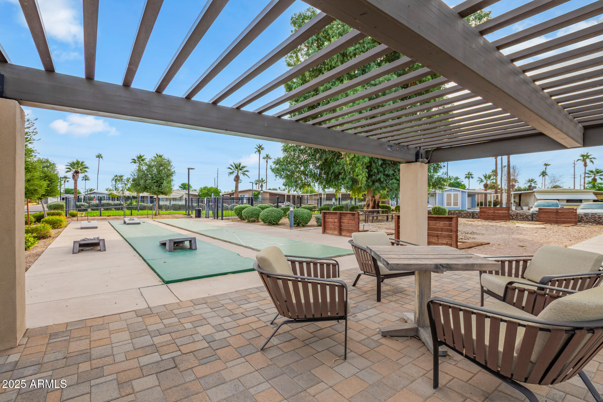 2727 E UNIVERSITY Drive, 99