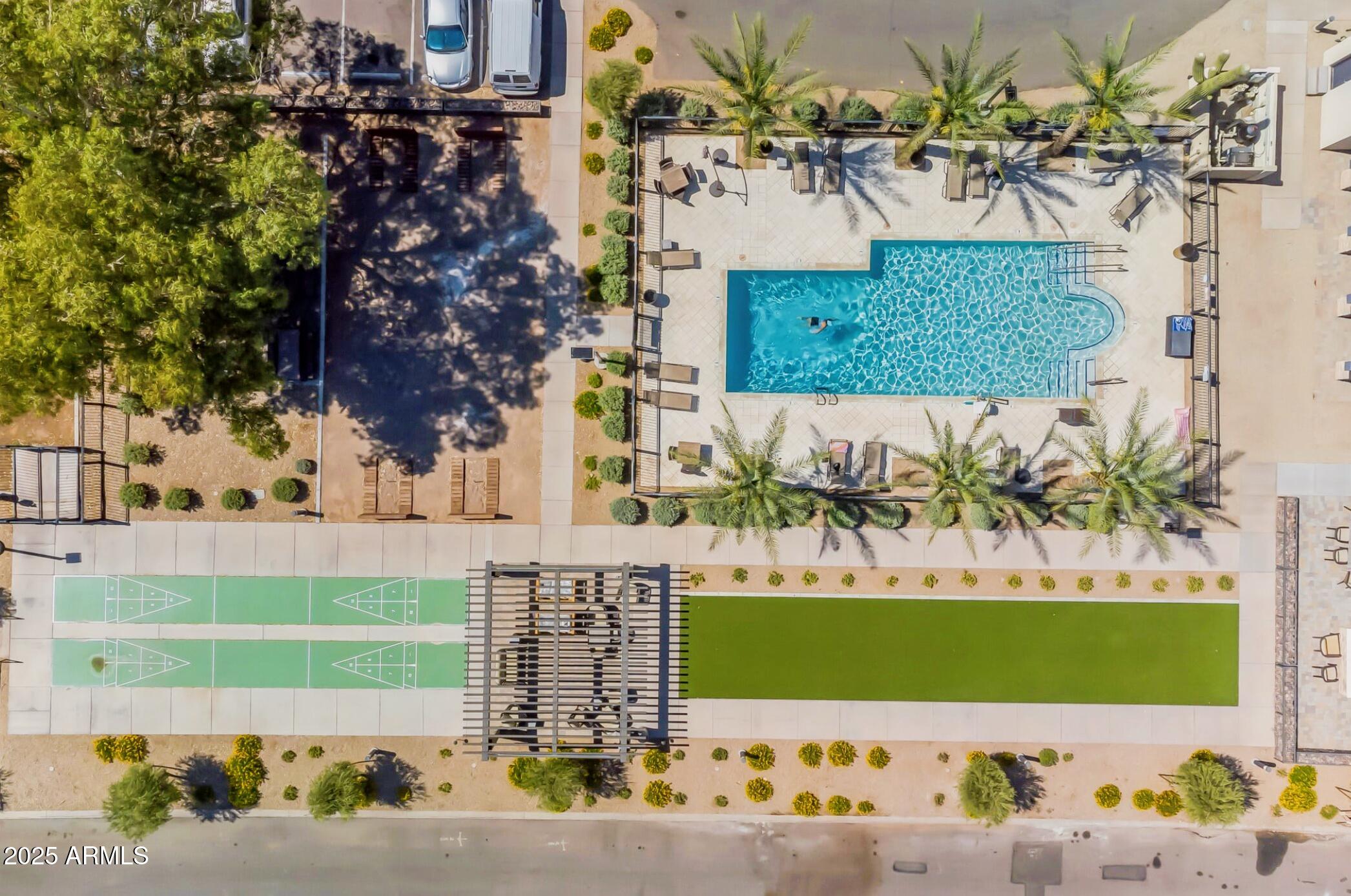 2727 E UNIVERSITY Drive, 99