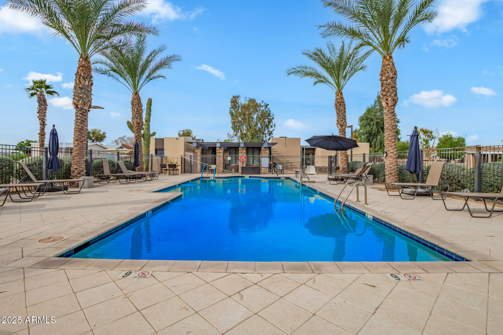 2727 E UNIVERSITY Drive, 99