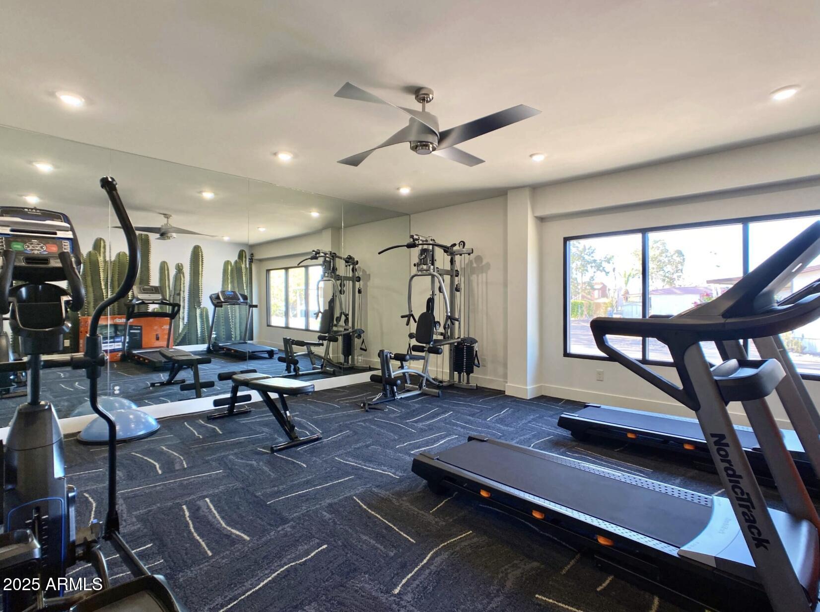 2727 E UNIVERSITY Drive, 99