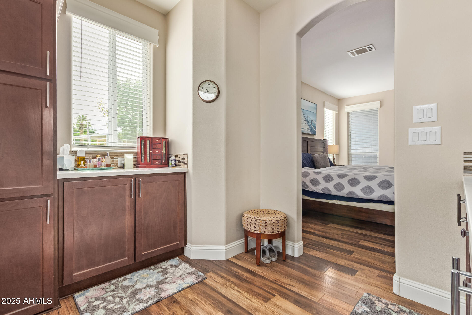 2727 E UNIVERSITY Drive, 99