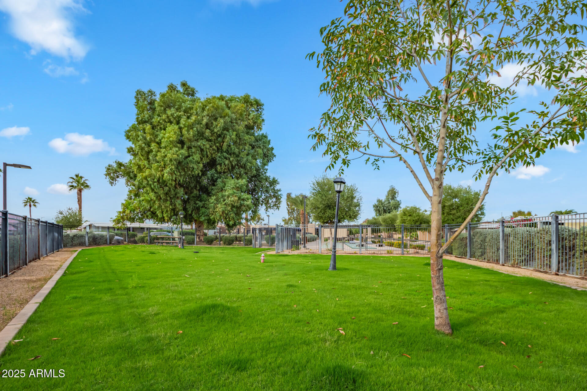 2727 E UNIVERSITY Drive, 99