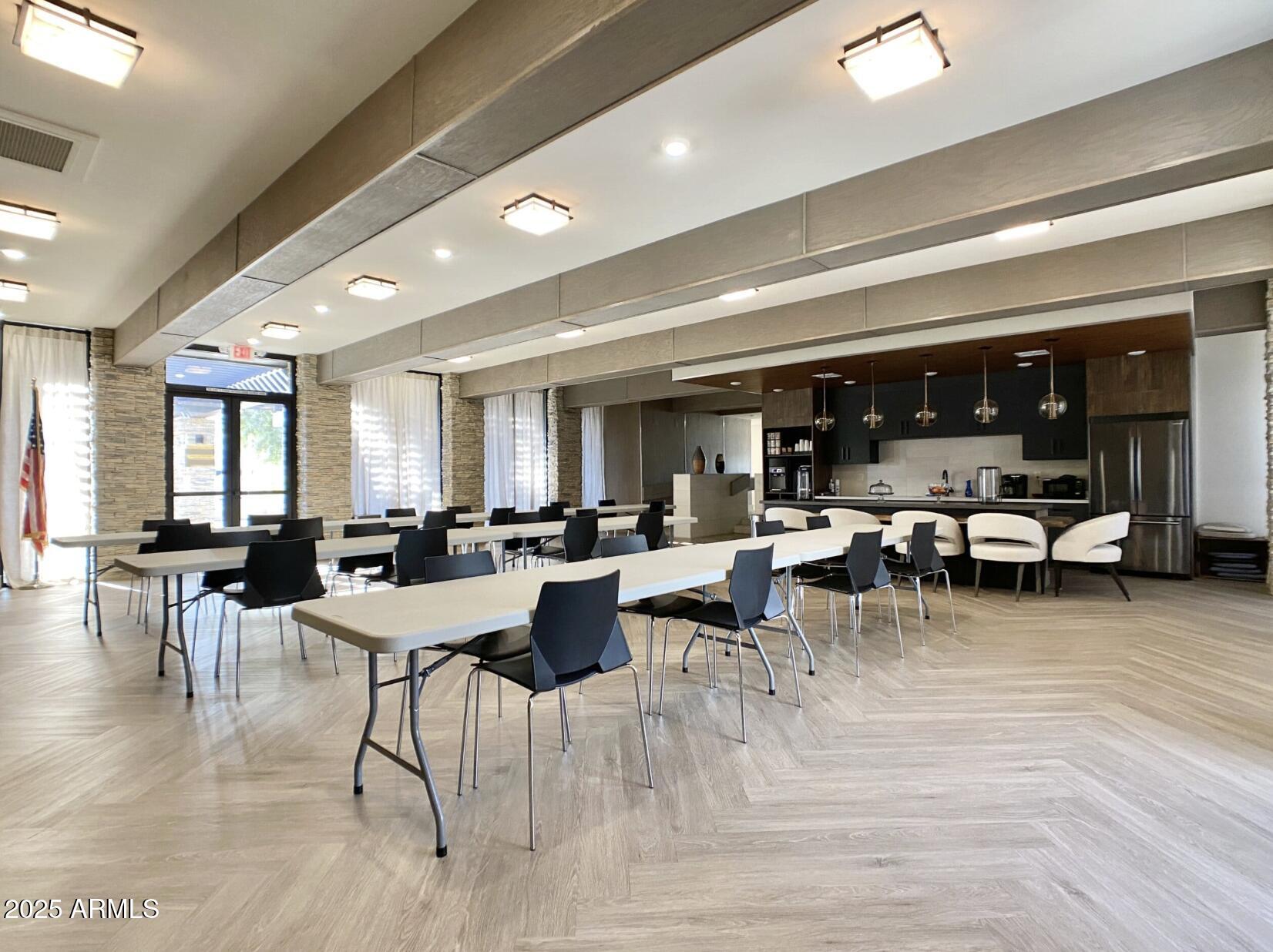 2727 E UNIVERSITY Drive, 99