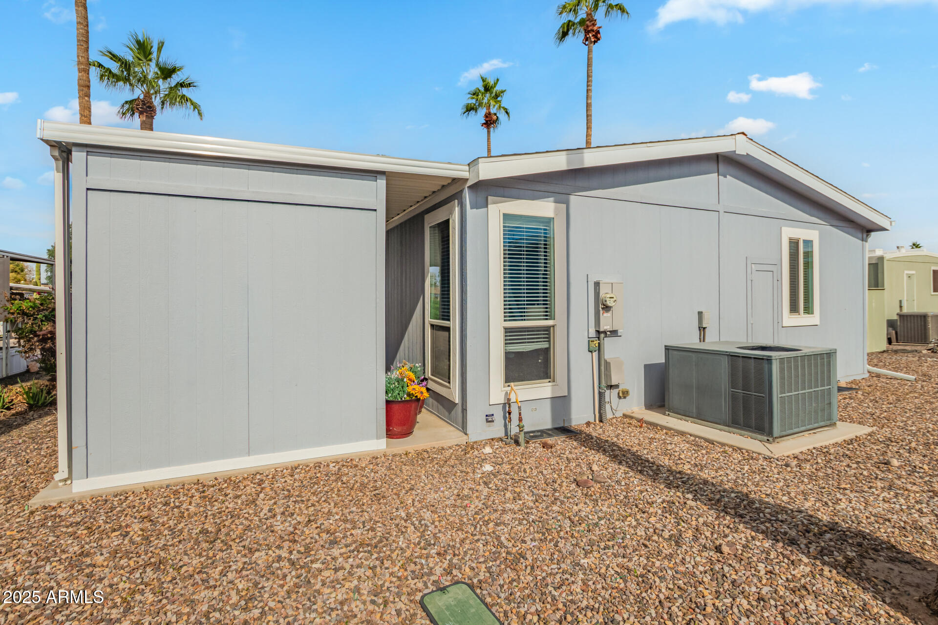 2727 E UNIVERSITY Drive, 99