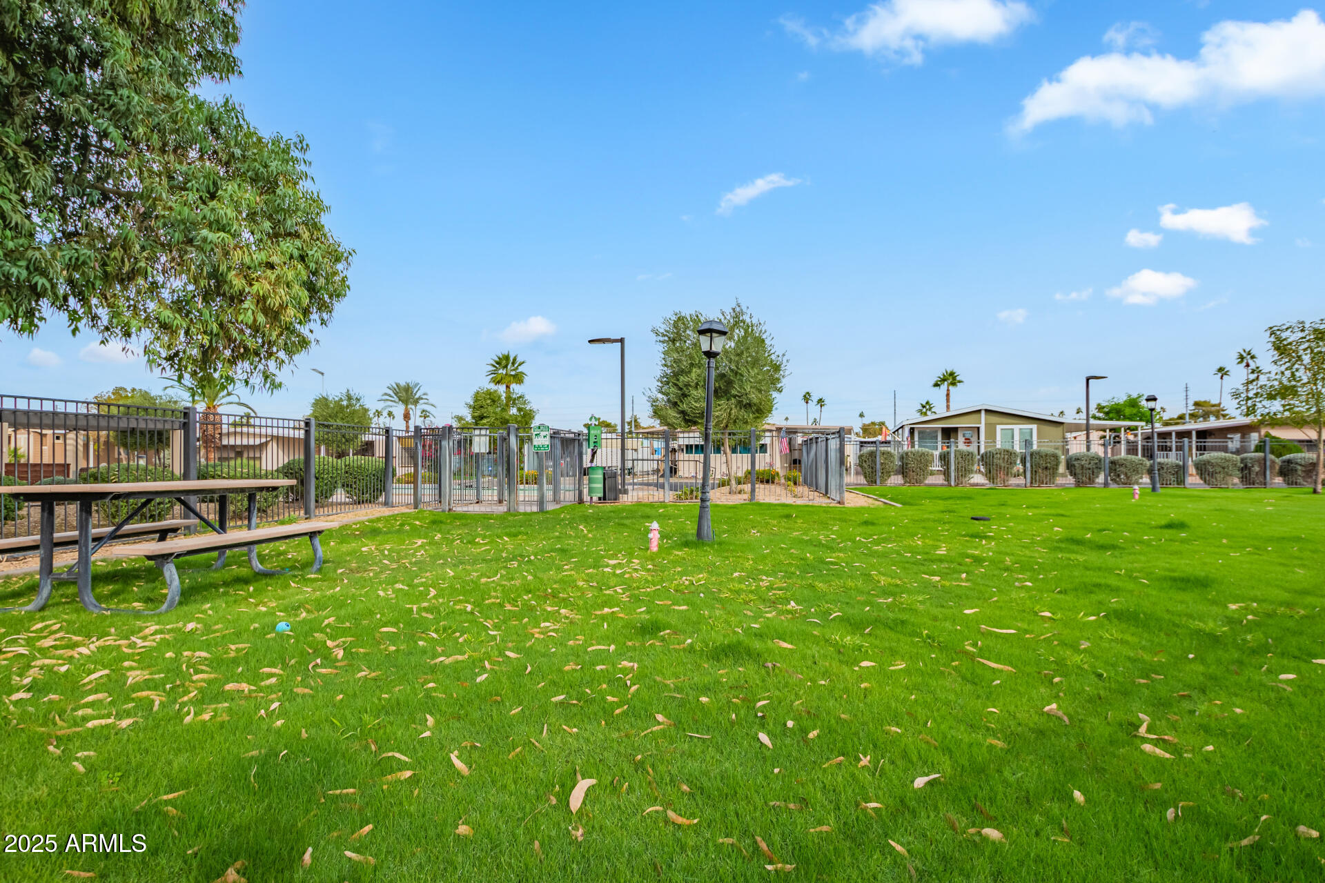 2727 E UNIVERSITY Drive, 99