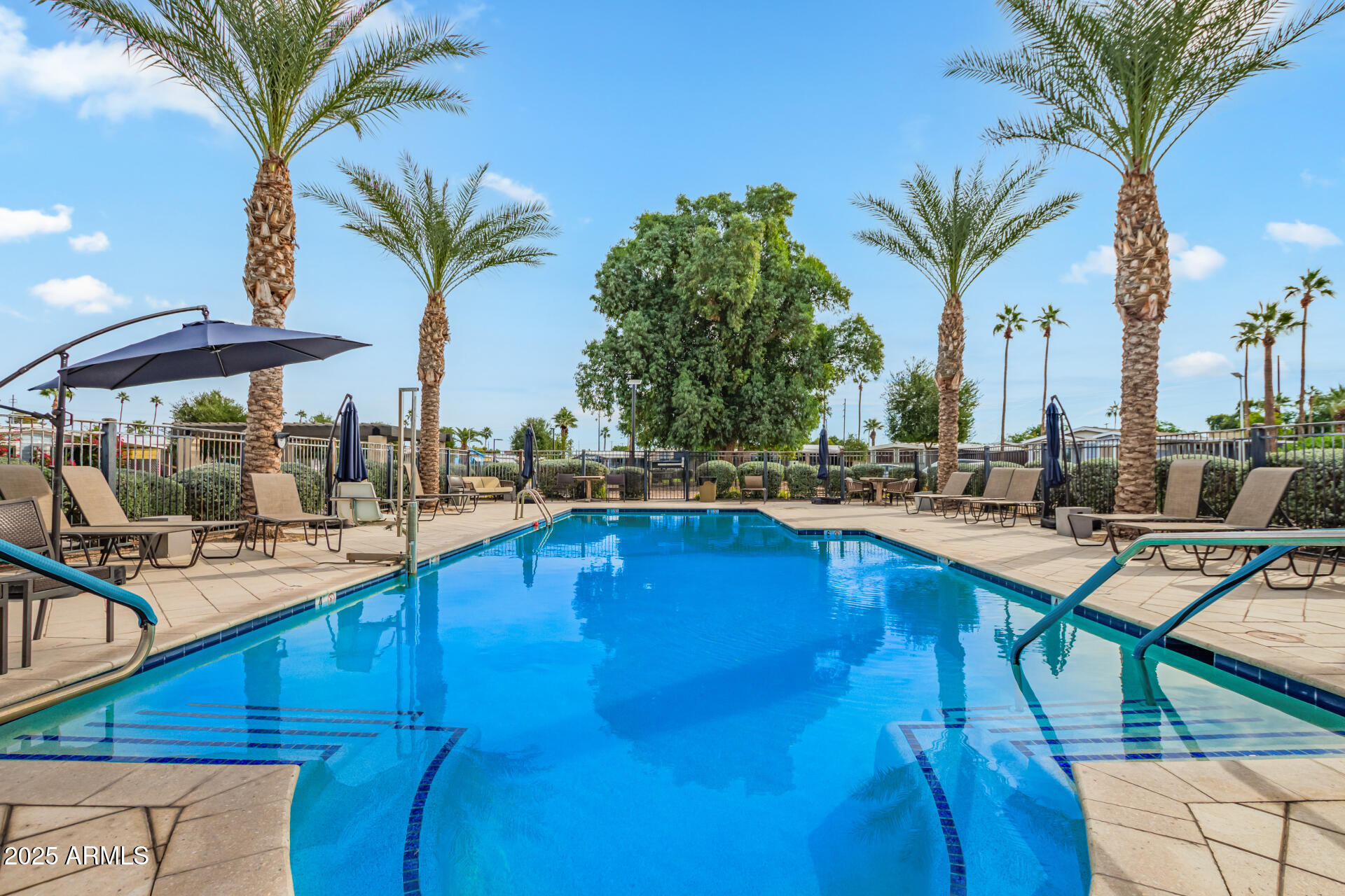 2727 E UNIVERSITY Drive, 99