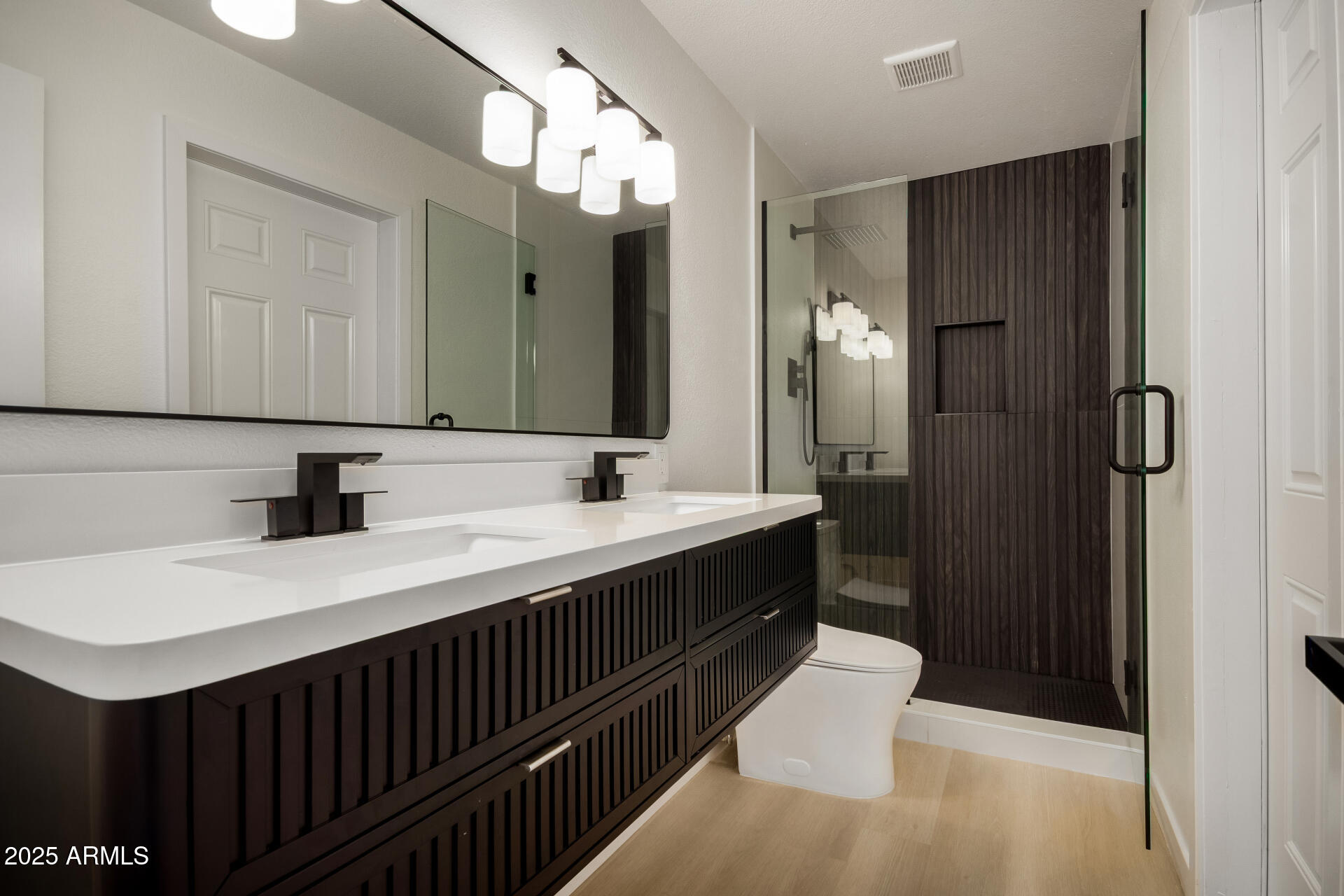 3401 E ALTADENA Avenue