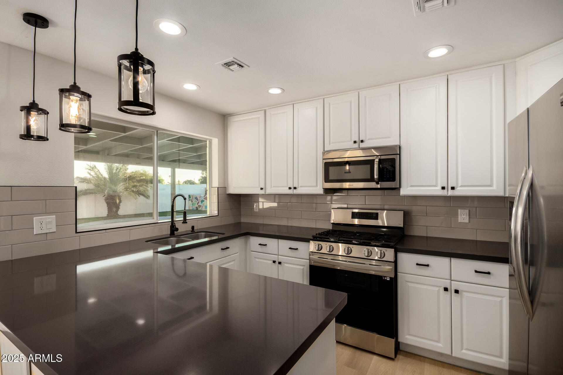 3401 E ALTADENA Avenue