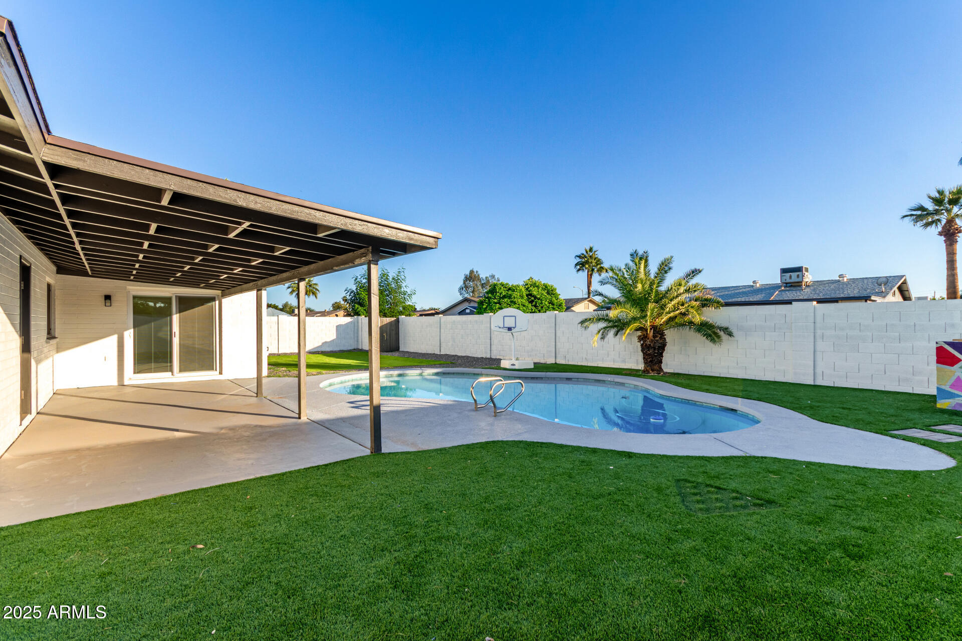 3401 E ALTADENA Avenue