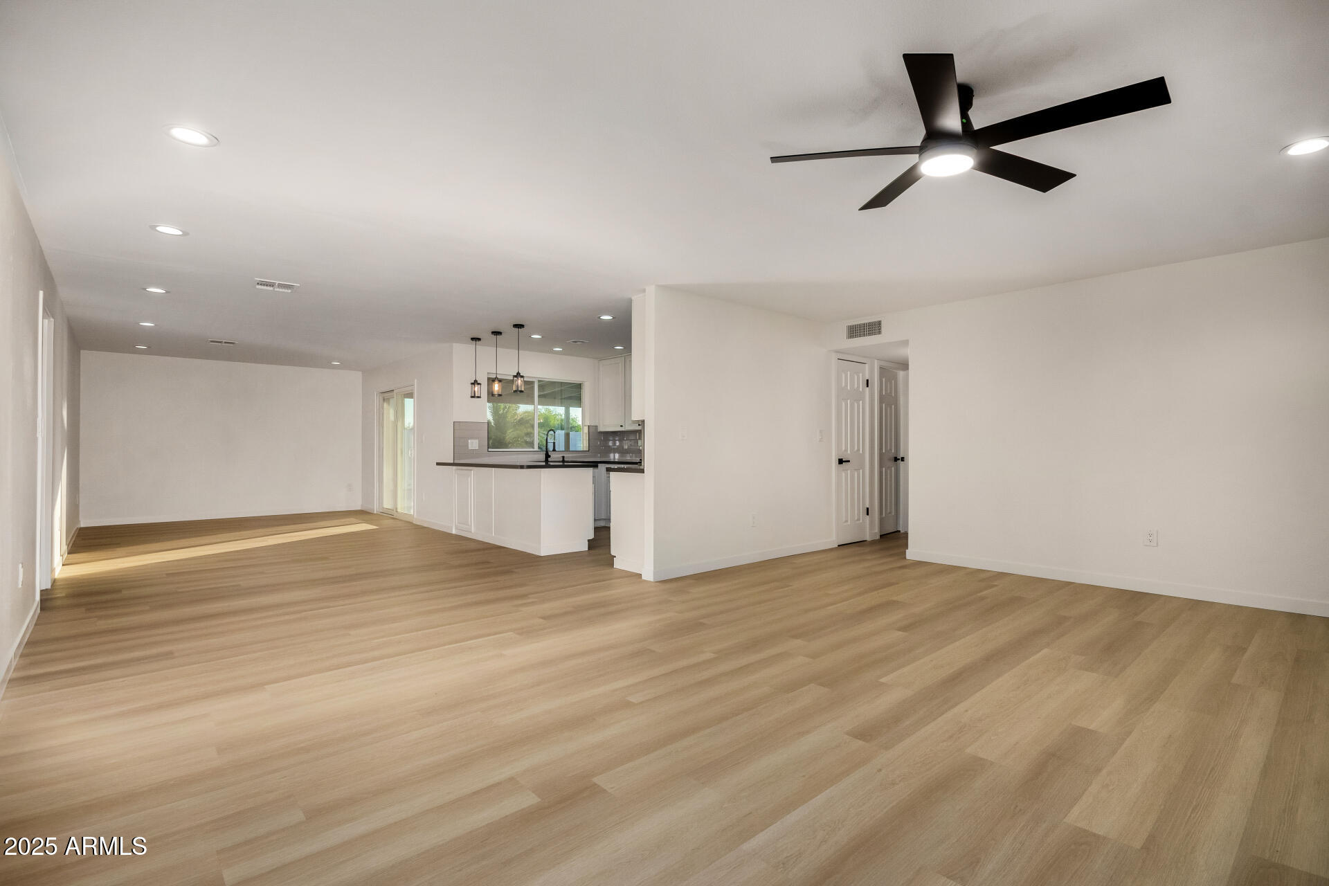 3401 E ALTADENA Avenue