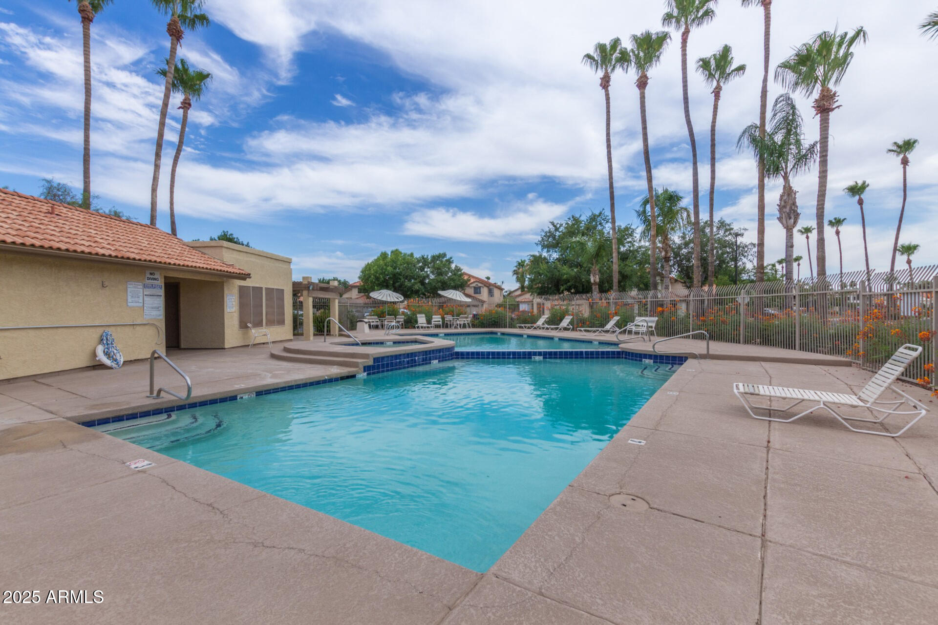 1350 W SEASCAPE Drive