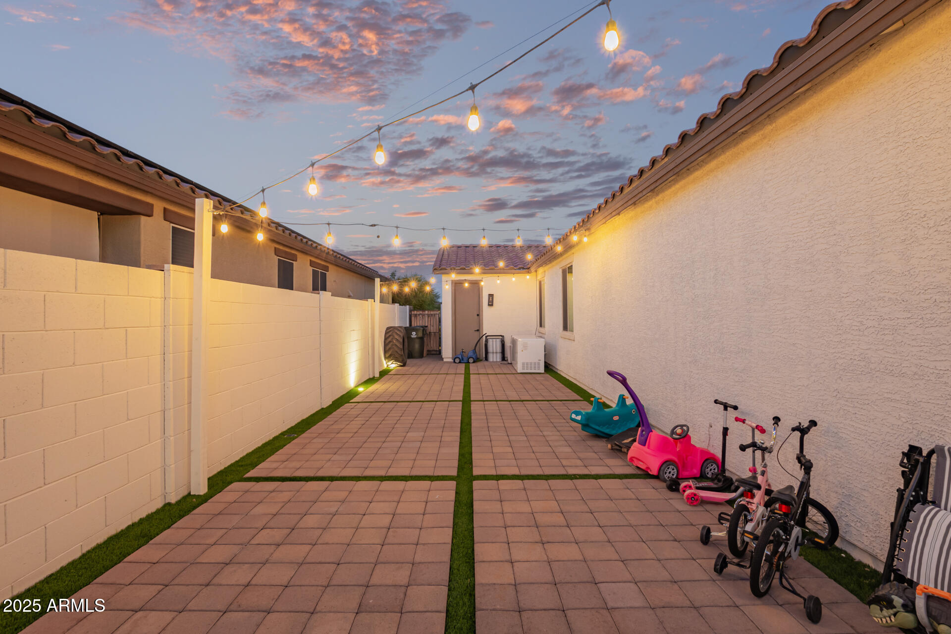 26026 N THORNHILL Drive