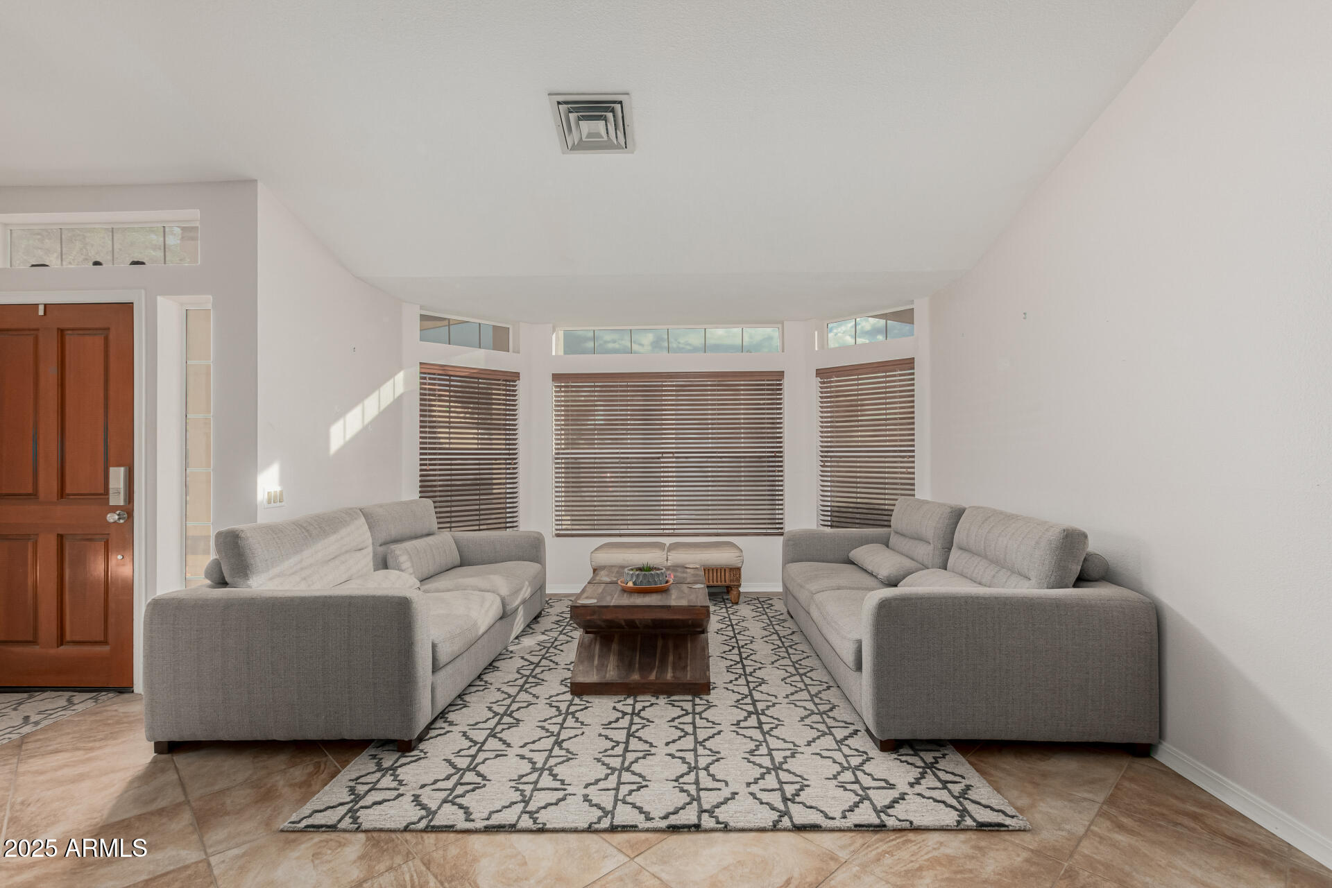 2854 E MALLORY Street