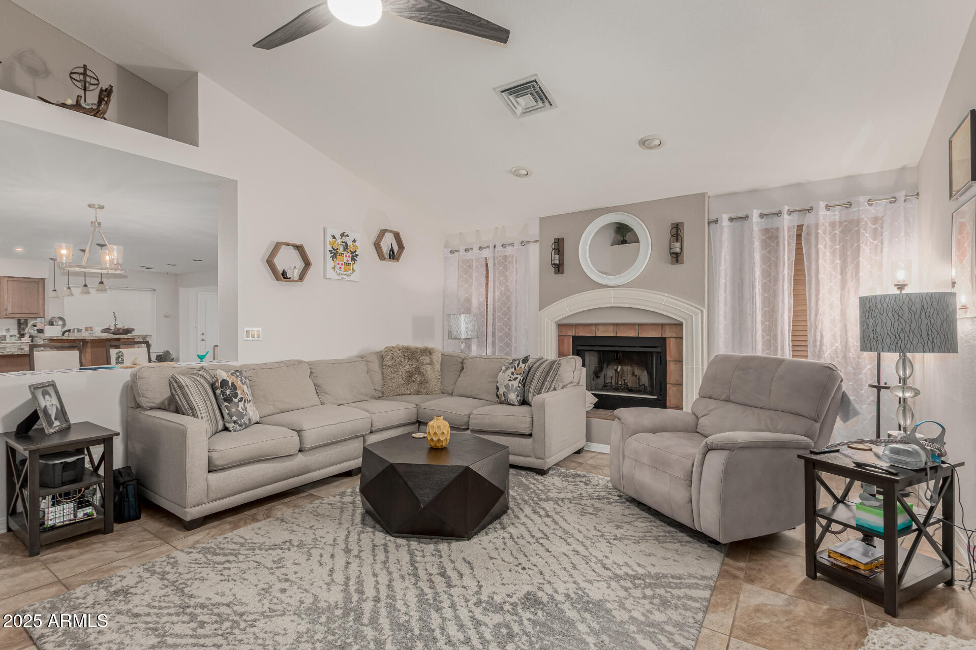 2854 E MALLORY Street