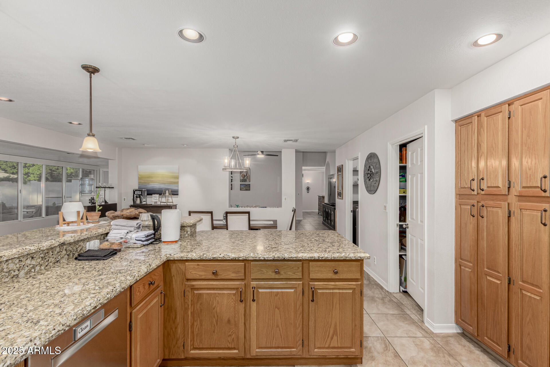 2854 E MALLORY Street