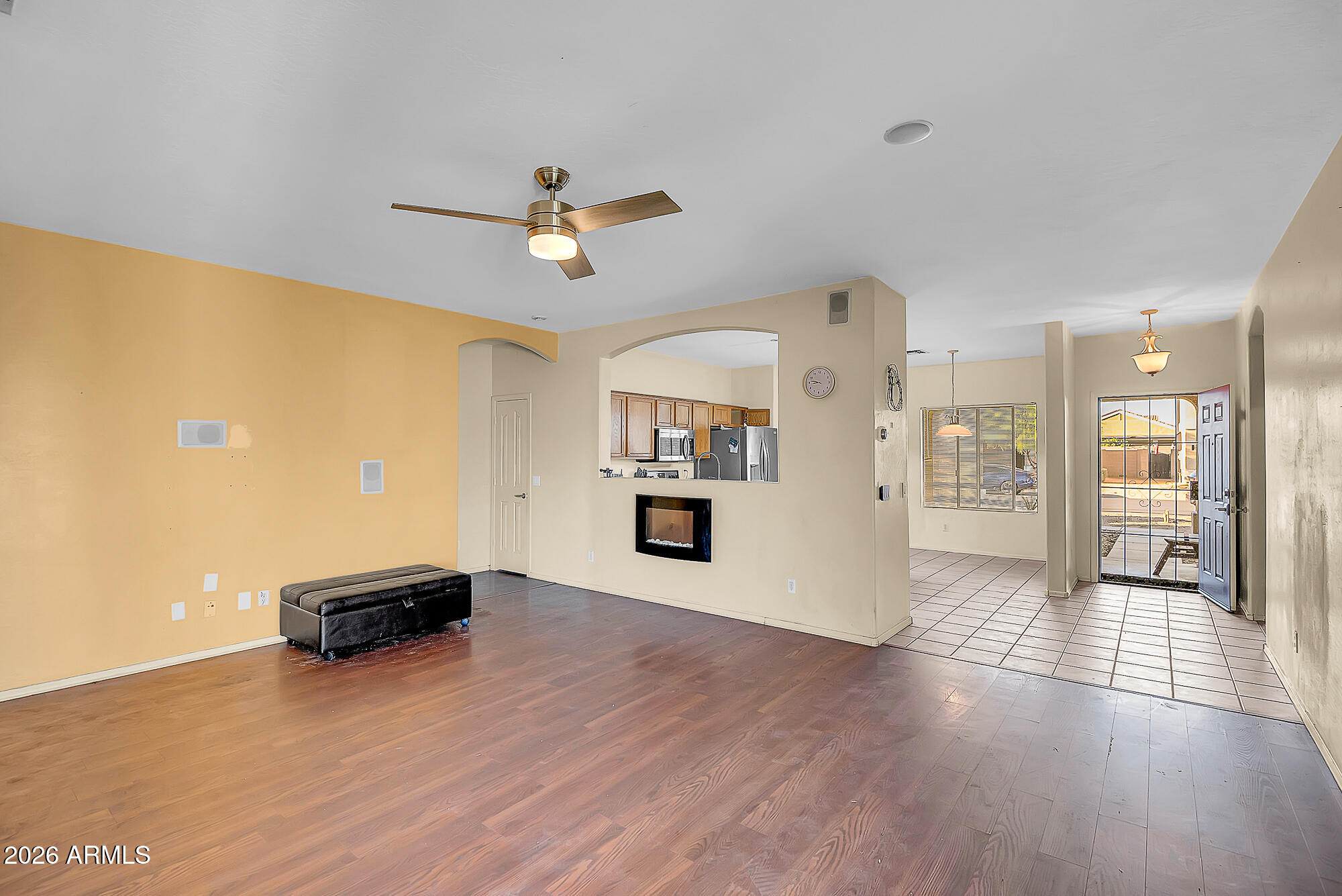 12109 W VALENTINE Avenue