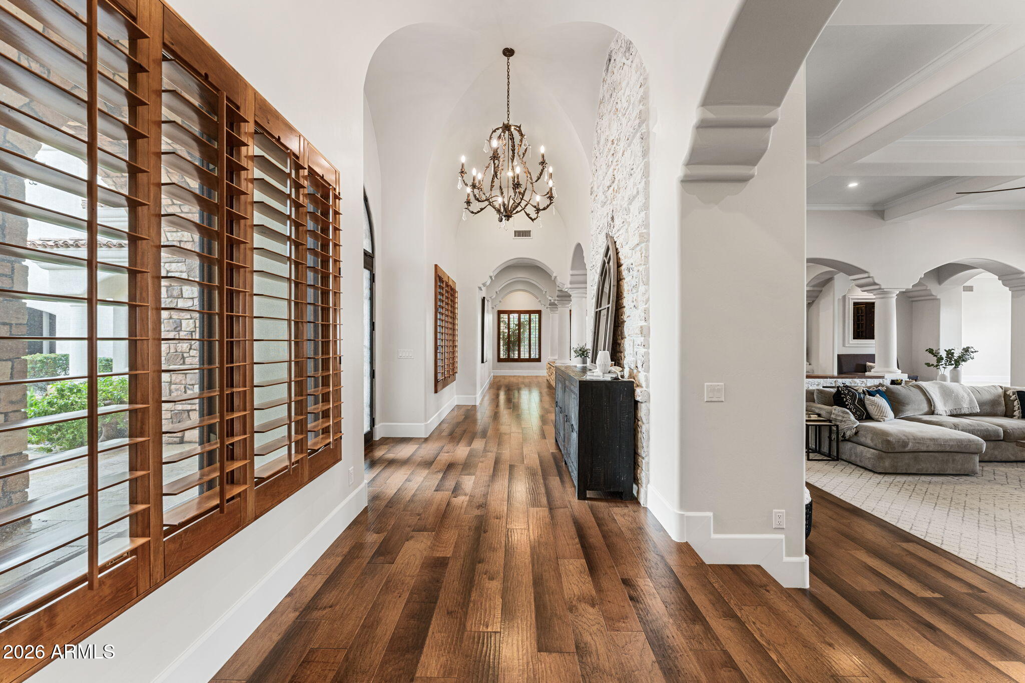 2527 E BEECHNUT Court