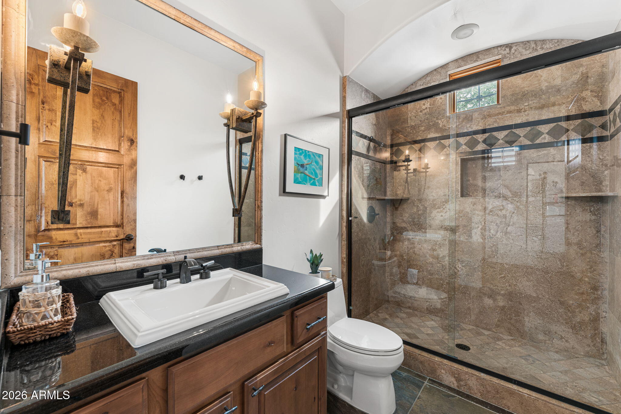 2527 E BEECHNUT Court