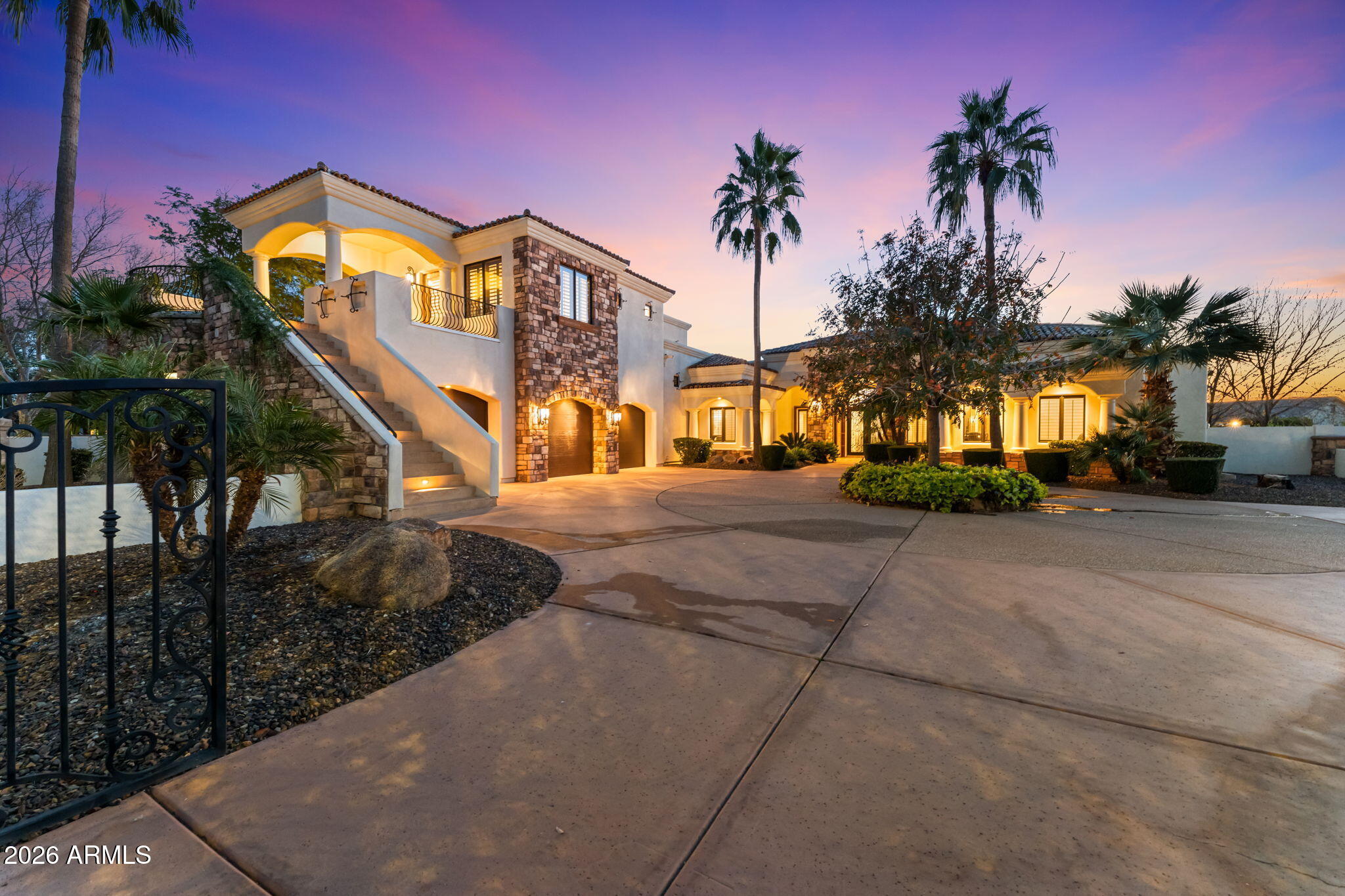 2527 E BEECHNUT Court