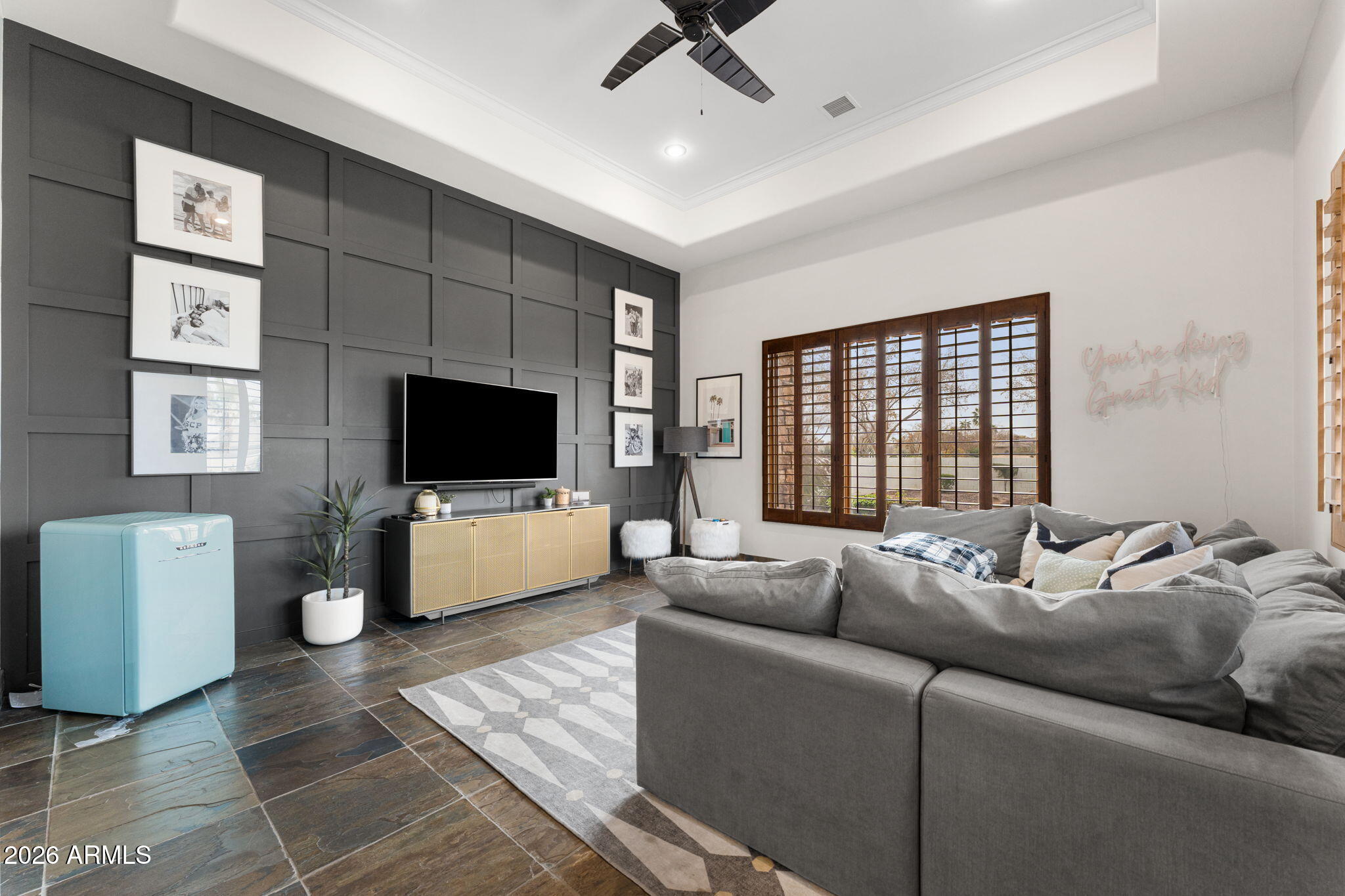 2527 E BEECHNUT Court