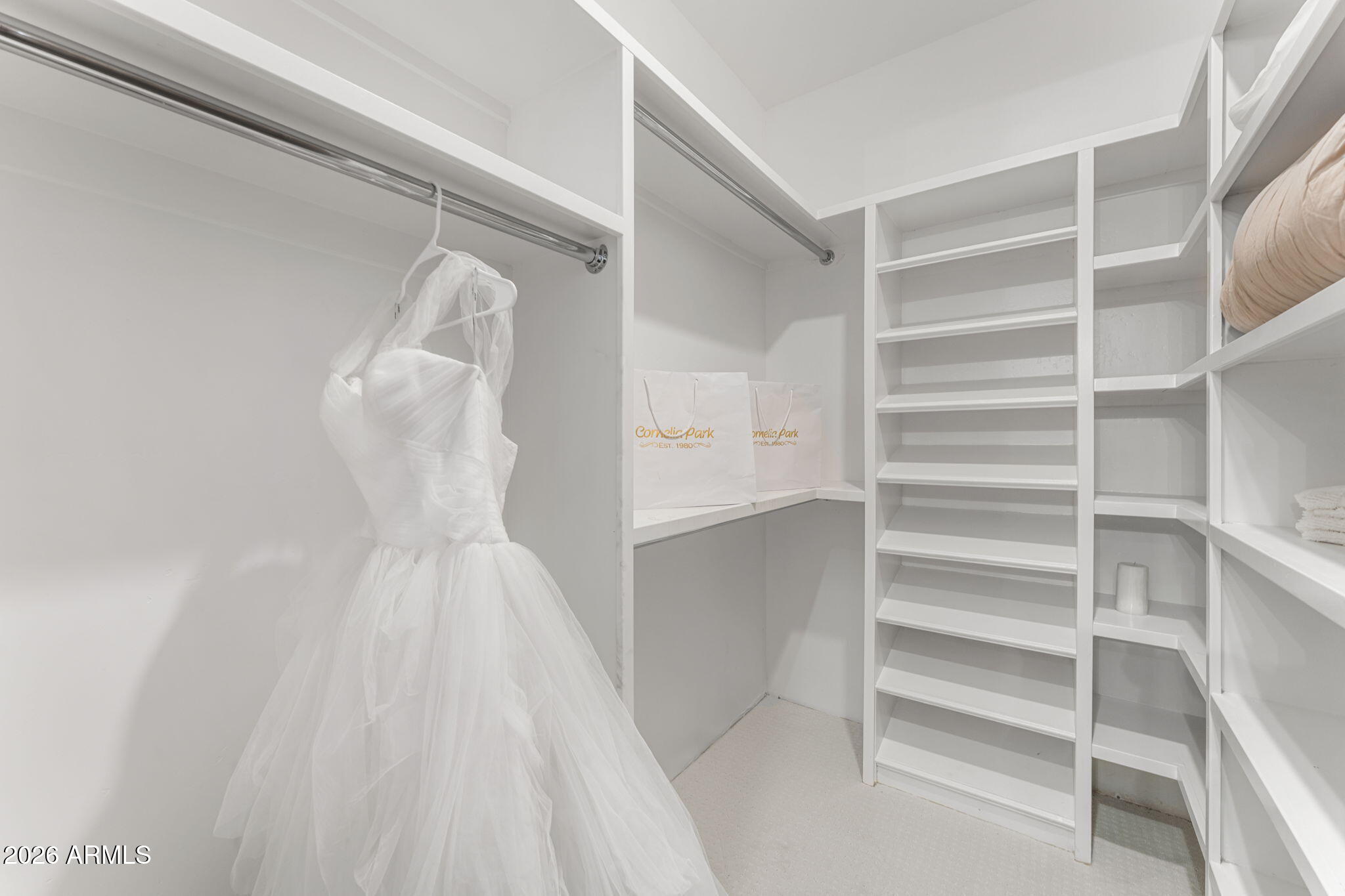 2527 E BEECHNUT Court