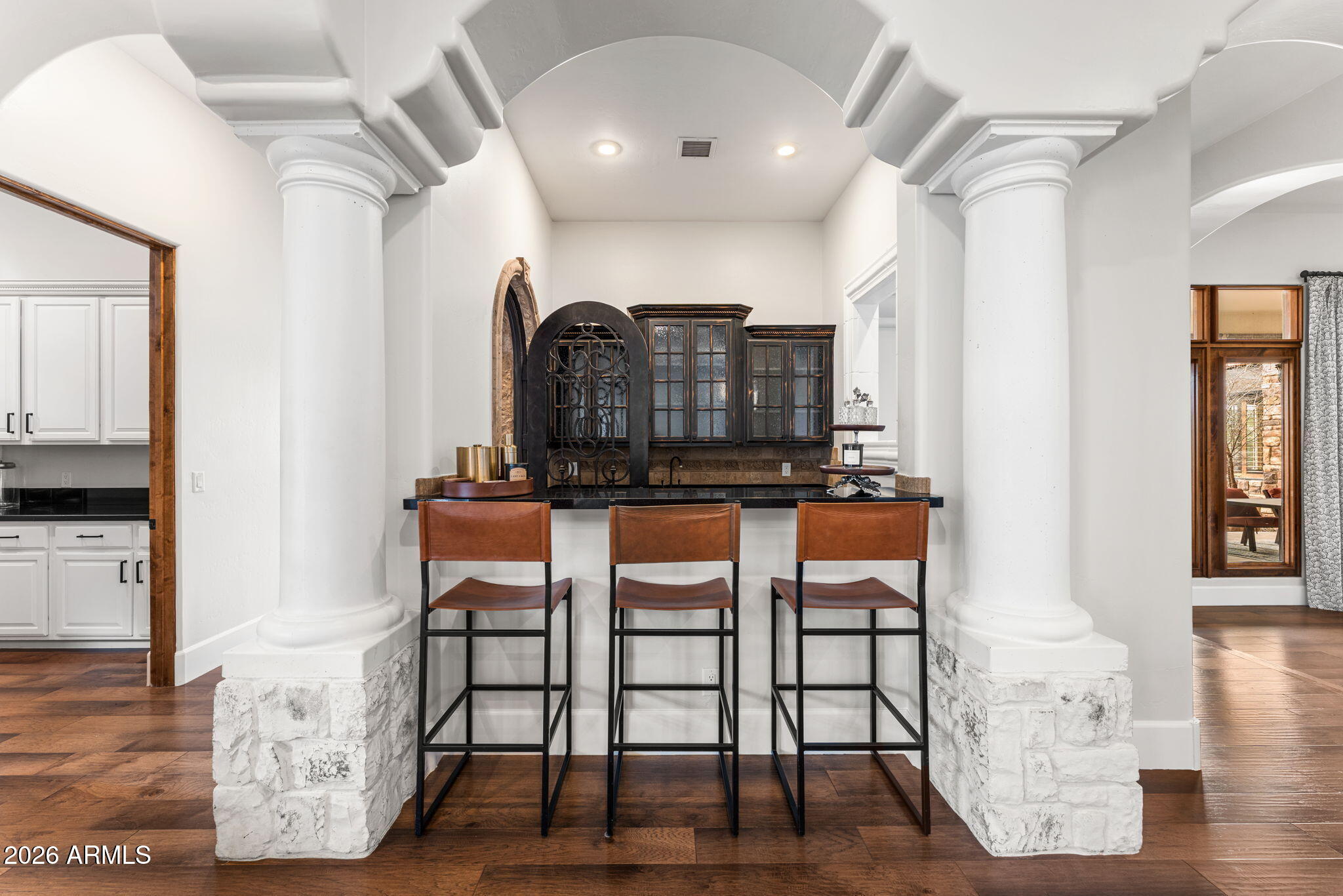 2527 E BEECHNUT Court