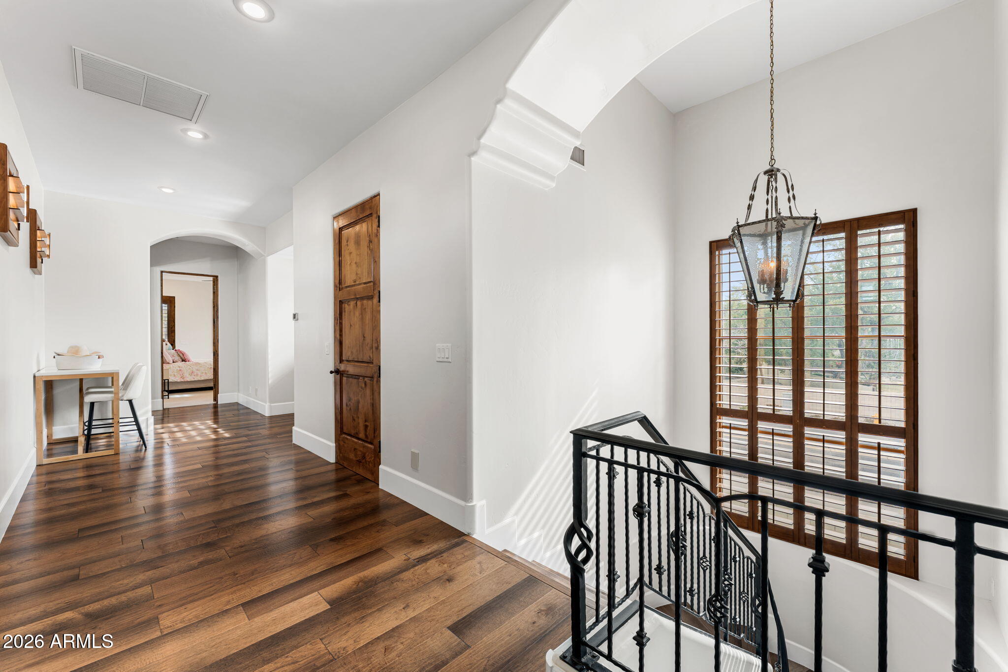 2527 E BEECHNUT Court