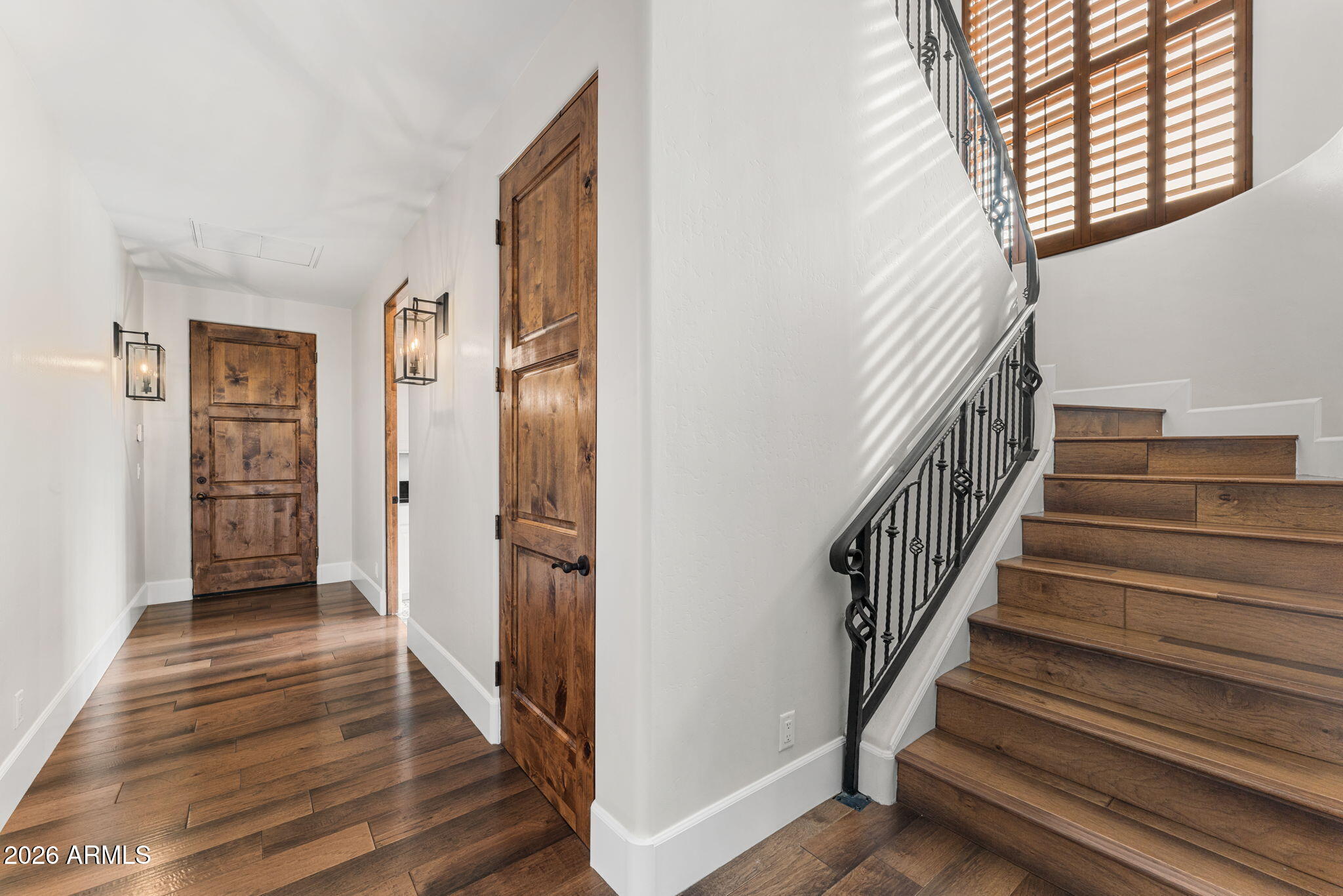 2527 E BEECHNUT Court