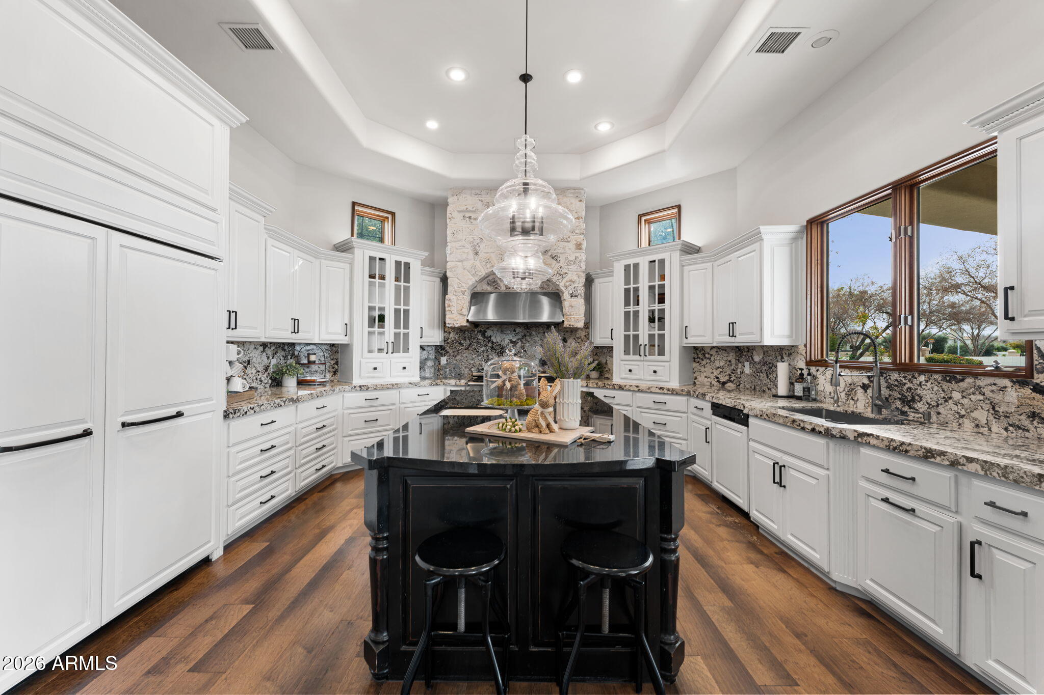 2527 E BEECHNUT Court