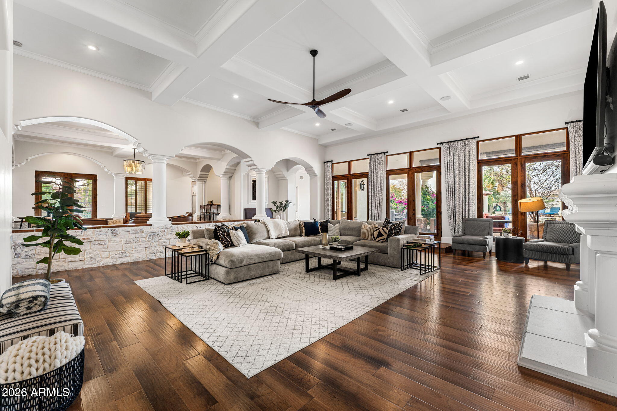 2527 E BEECHNUT Court