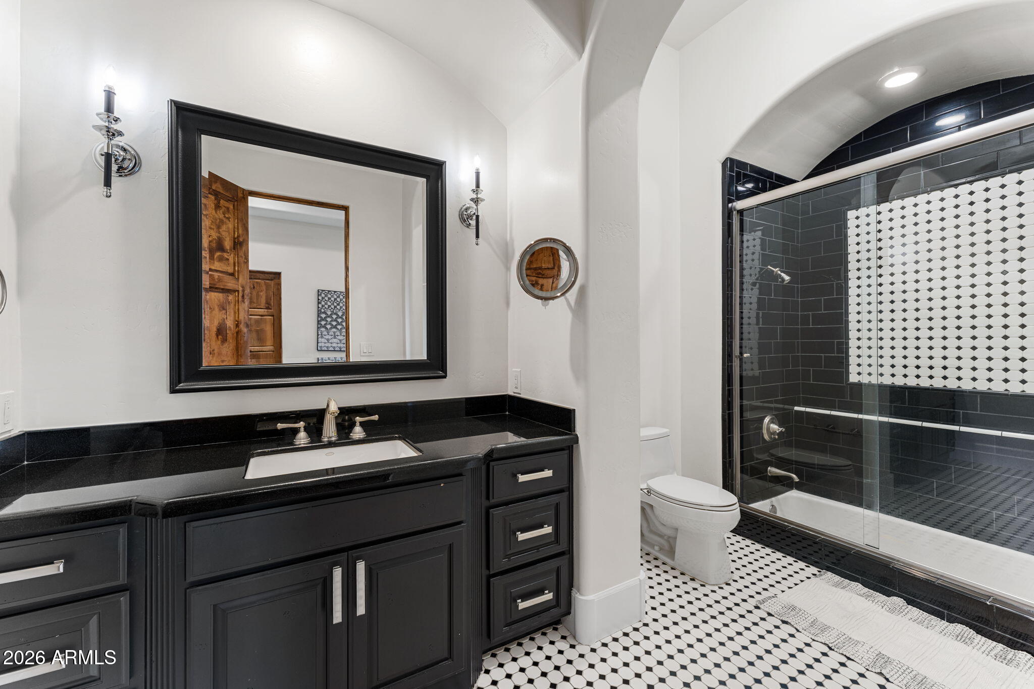 2527 E BEECHNUT Court