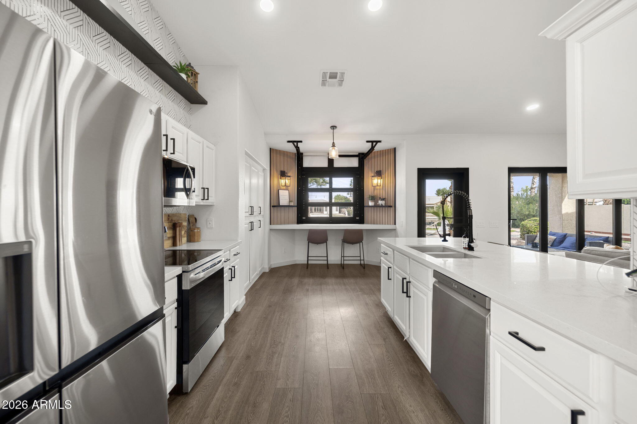 844 W BEECHNUT Drive