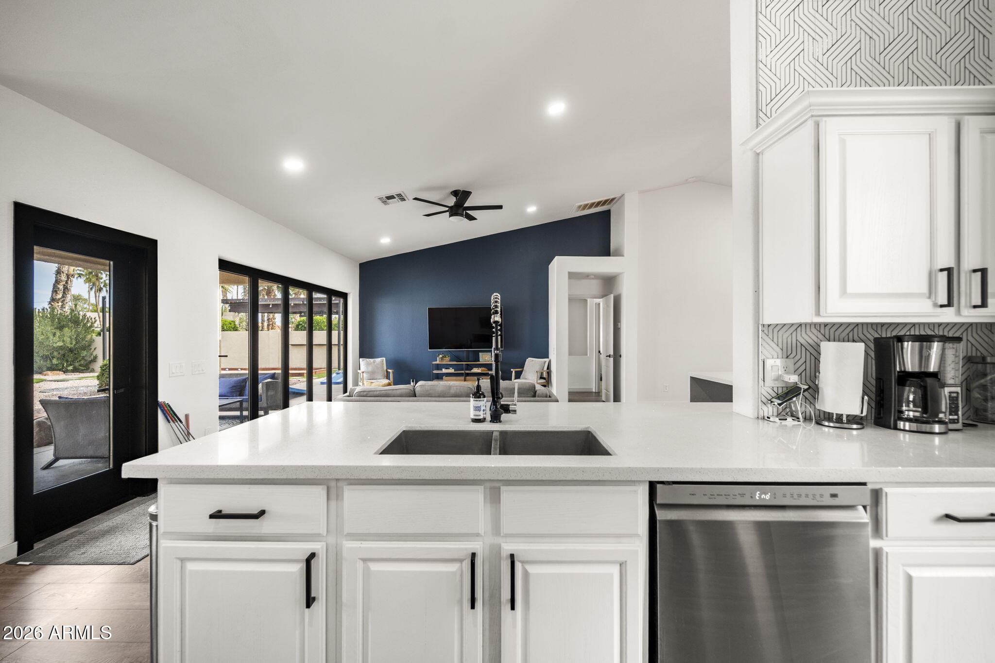 844 W BEECHNUT Drive